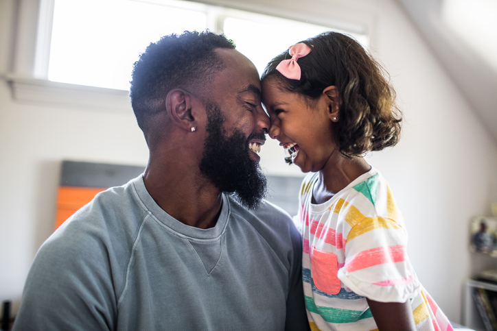 Single Dad Who’d Spent Years In Foster Care Adopts Group Of Siblings: ‘I Know What It’s Like’