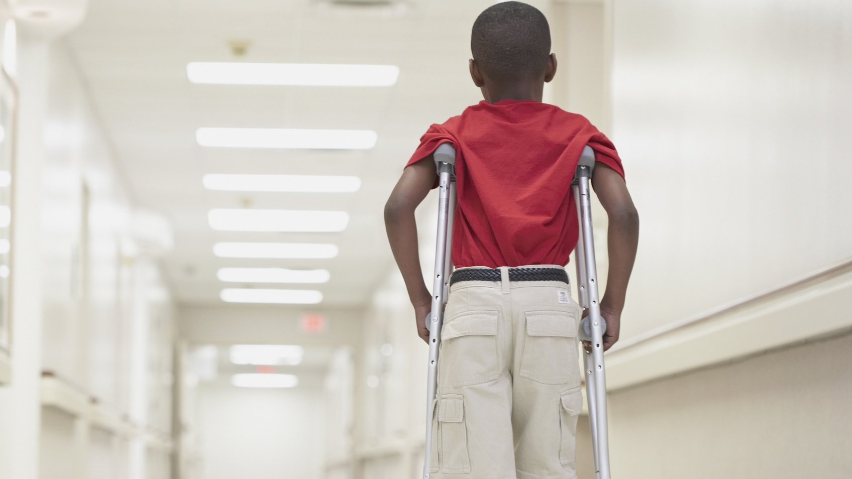 Viral Video Shows 5-Year-Old Boy With Cerebral Palsy Taking His First Steps Without His Walker