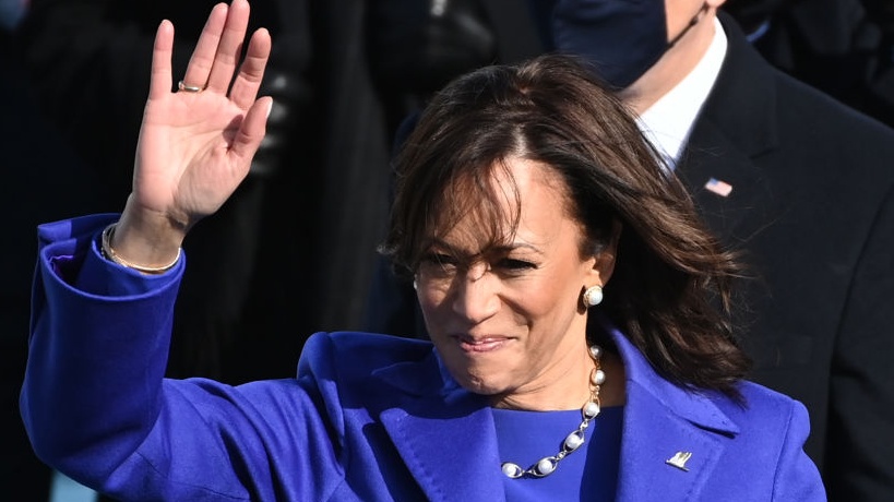 Hundreds Of Women Are Posting Selfies In Their Pearls As An Homage To Kamala Harris