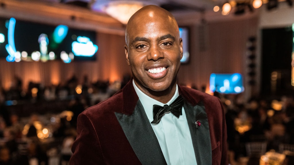 'ET' Host Kevin Frazier Blasted For Suggesting There Be A 'Summit' Involving Black Folk Educating White Folk Like Sharon Osbourne