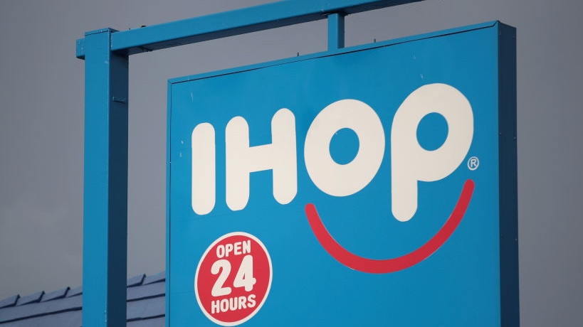 Group Of Black Soldiers Capture Video Of White Woman Calling Them 'S**tbags' At Virginia IHOP