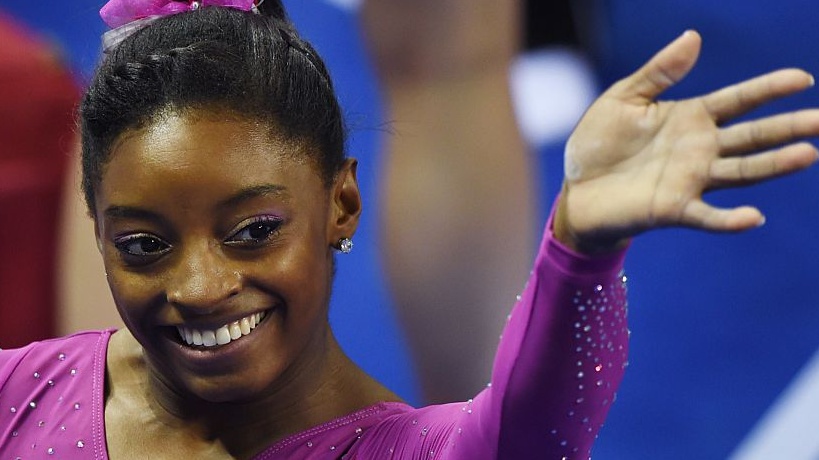 Simone Biles Dusts Her Boyfriend In Friendly Rope Challenge