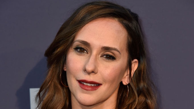 Jennifer Love Hewitt Gets Eaten Up For Trying To Diss 'Hot Girl Summer'