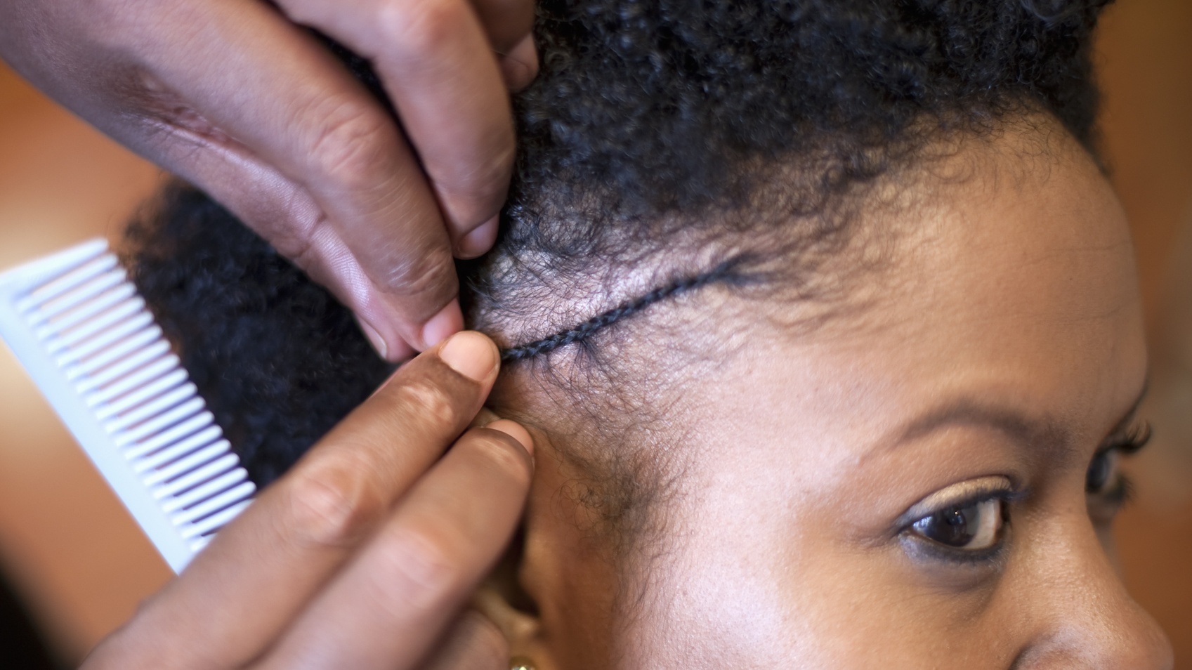 Nashville Mom Braids Kids' Hair for Free to Boost Confidence