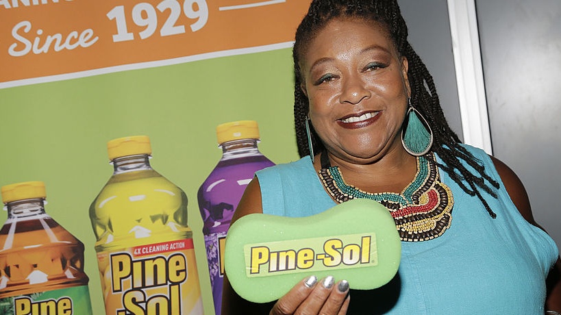 Twitter Is Giving Their Flowers To The 'Pine-Sol Lady' And The Honey Bunches Of Oats Star: 'I Think About These Women Way More Than I Should'