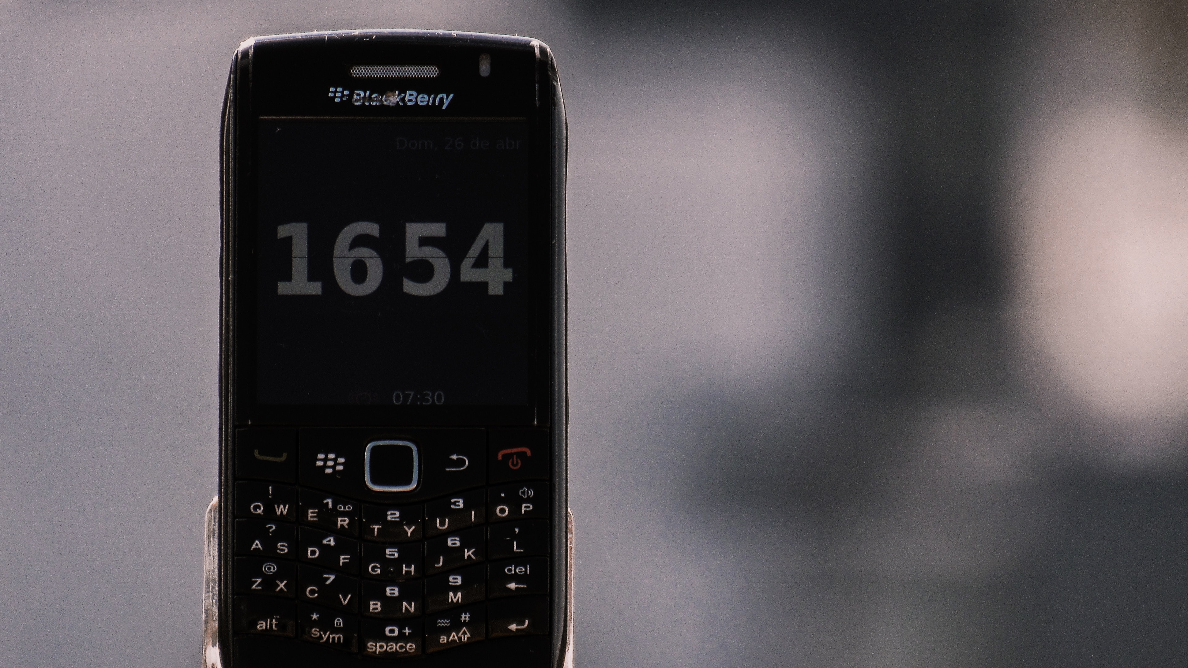 Gen Zers Express Nostalgic Sentiments Over Now-Defunct BlackBerry Phones: 'They're Vintage'