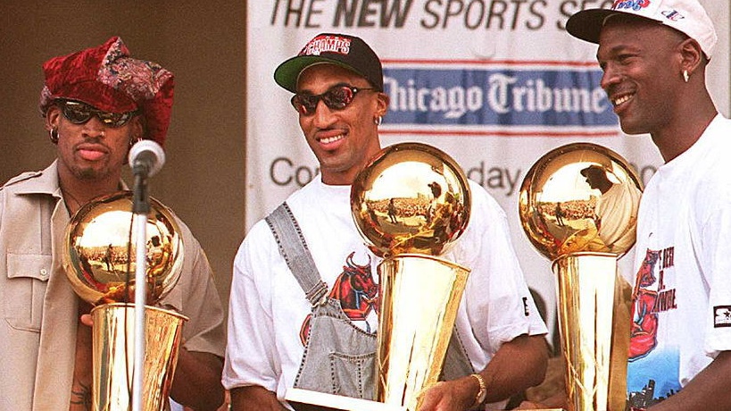 11 Photos Of The Chicago Bulls' Fashion-Forward Moments From The '90s