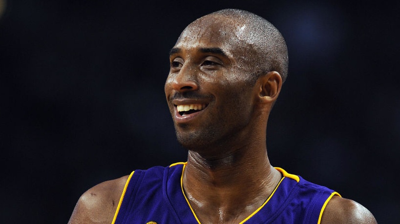 Kobe And Gianna Bryant Honored With 7-Foot Statue At Helicopter Crash ...