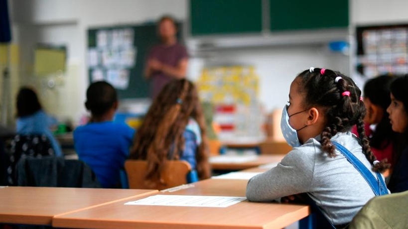 This Teacher's Students Hilariously Interjected Their Commentary On Her Dating Life During A Lesson In A Viral TikTok