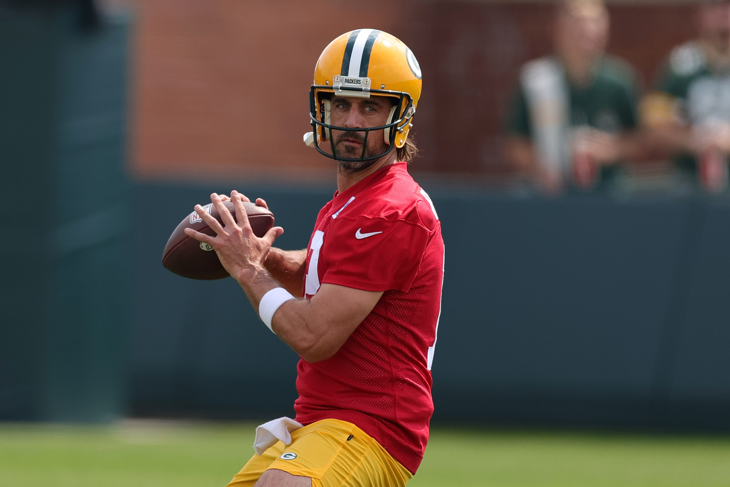 Aaron Rodgers airs unhappiness with Green Bay Packers management