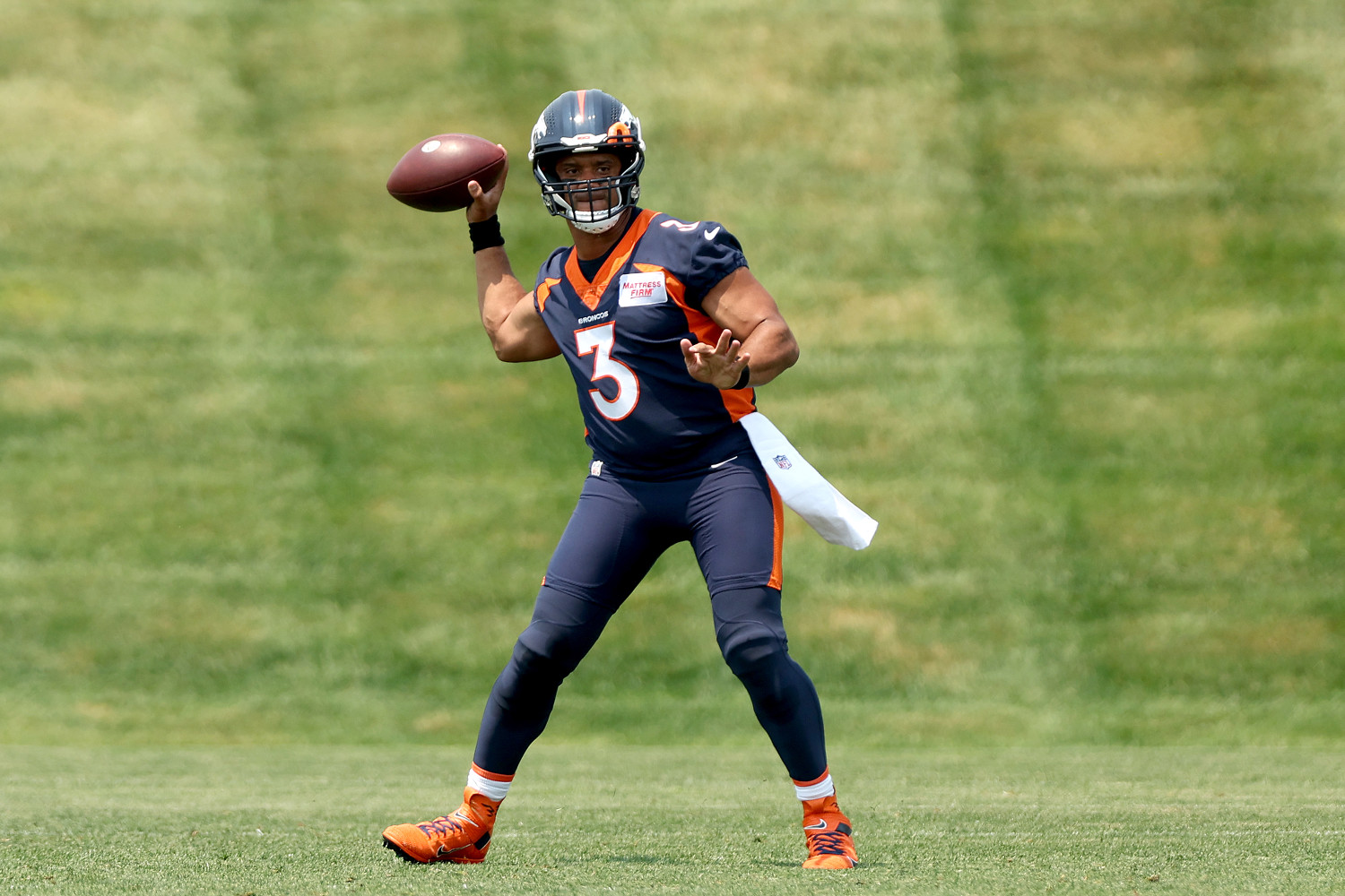 Russell Wilson Denver Broncos jersey 2022: How to buy new home