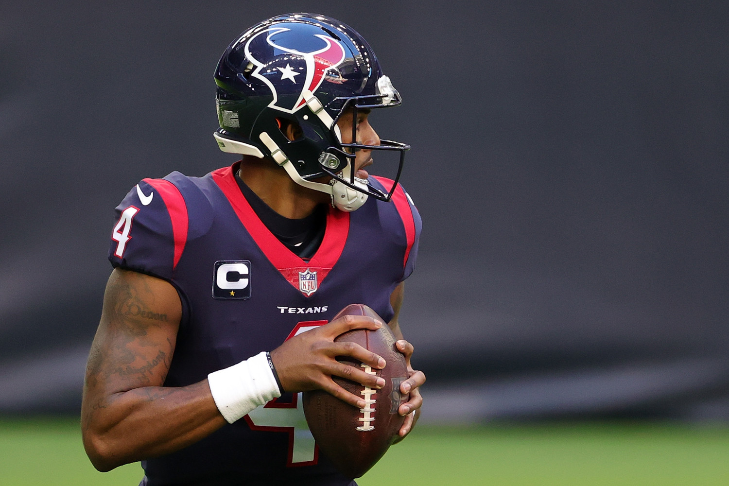 Bleacher Report on X: Deshaun Watson has been traded to the Browns in  exchange for three first round picks and two additional picks, per  @CharlesRobinson  / X