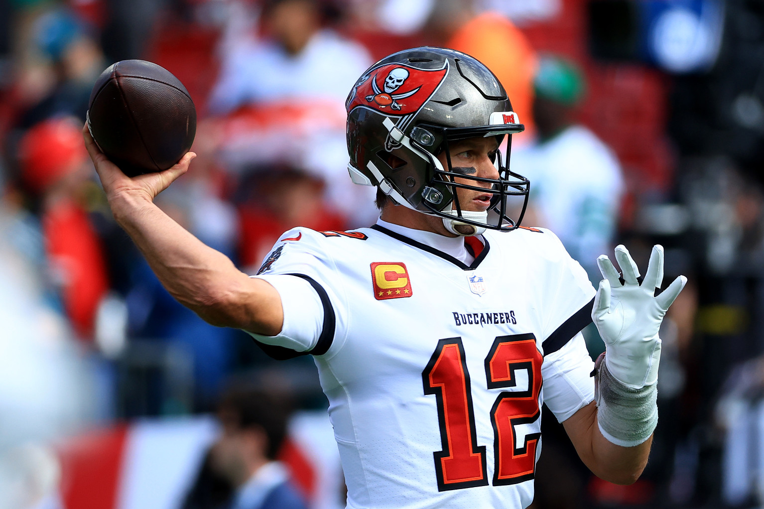 Tom Brady, Buccaneers Cruise Past Jalen Hurts, Eagles for Win in