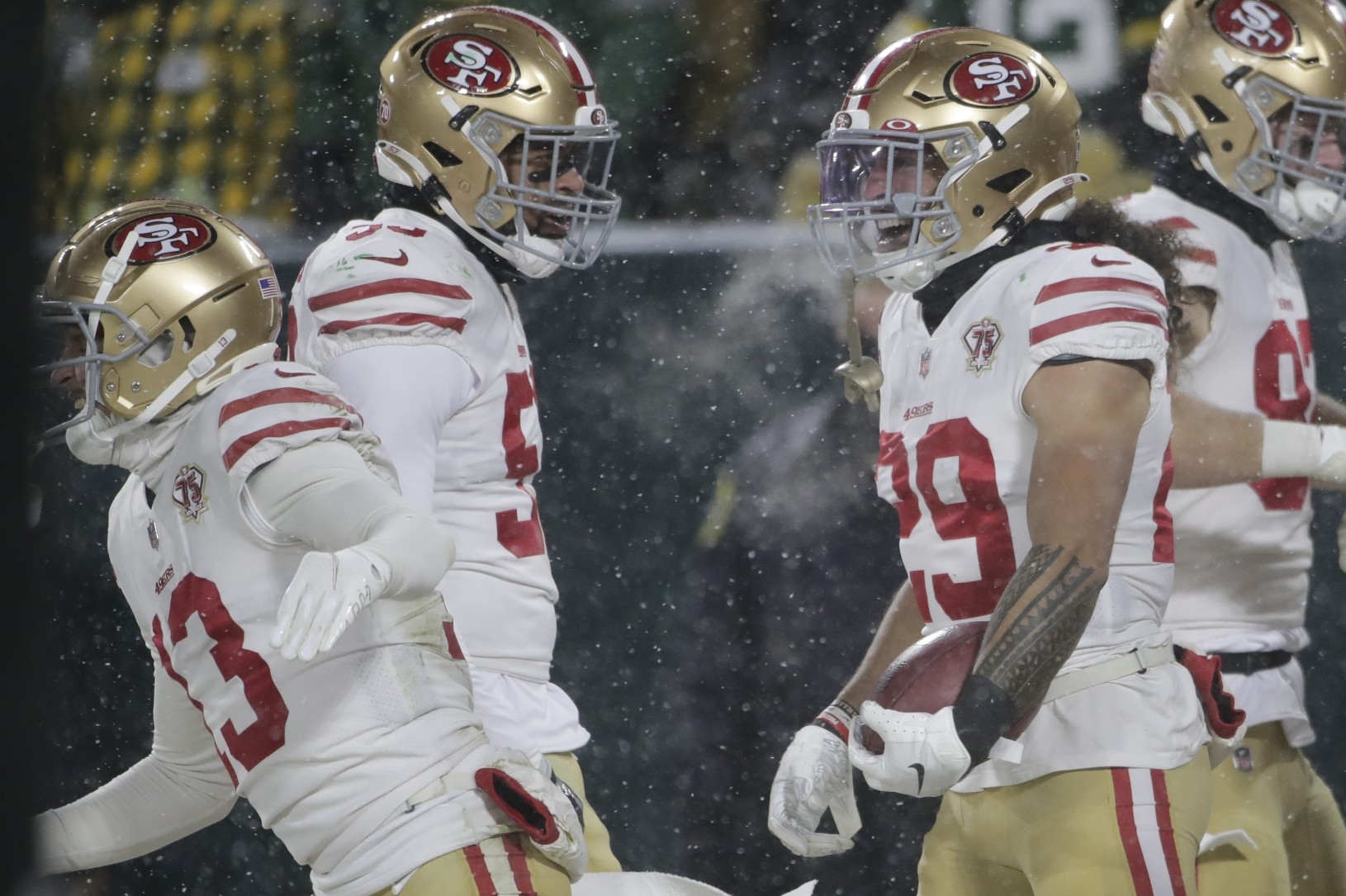 Niners rally, but can't control Rodgers at end