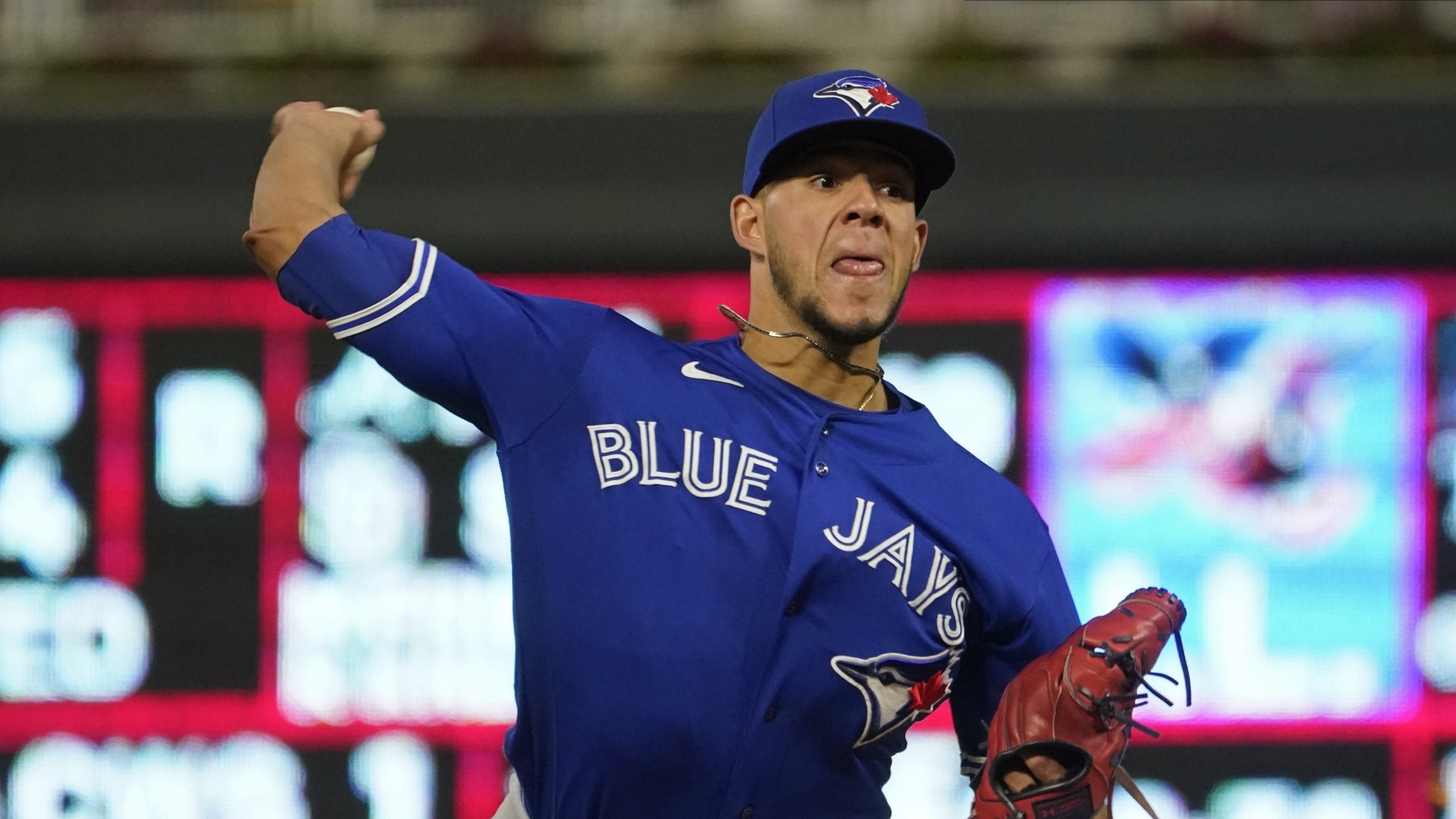 Jose Berrios agrees to seven-year deal with Blue Jays to raise his