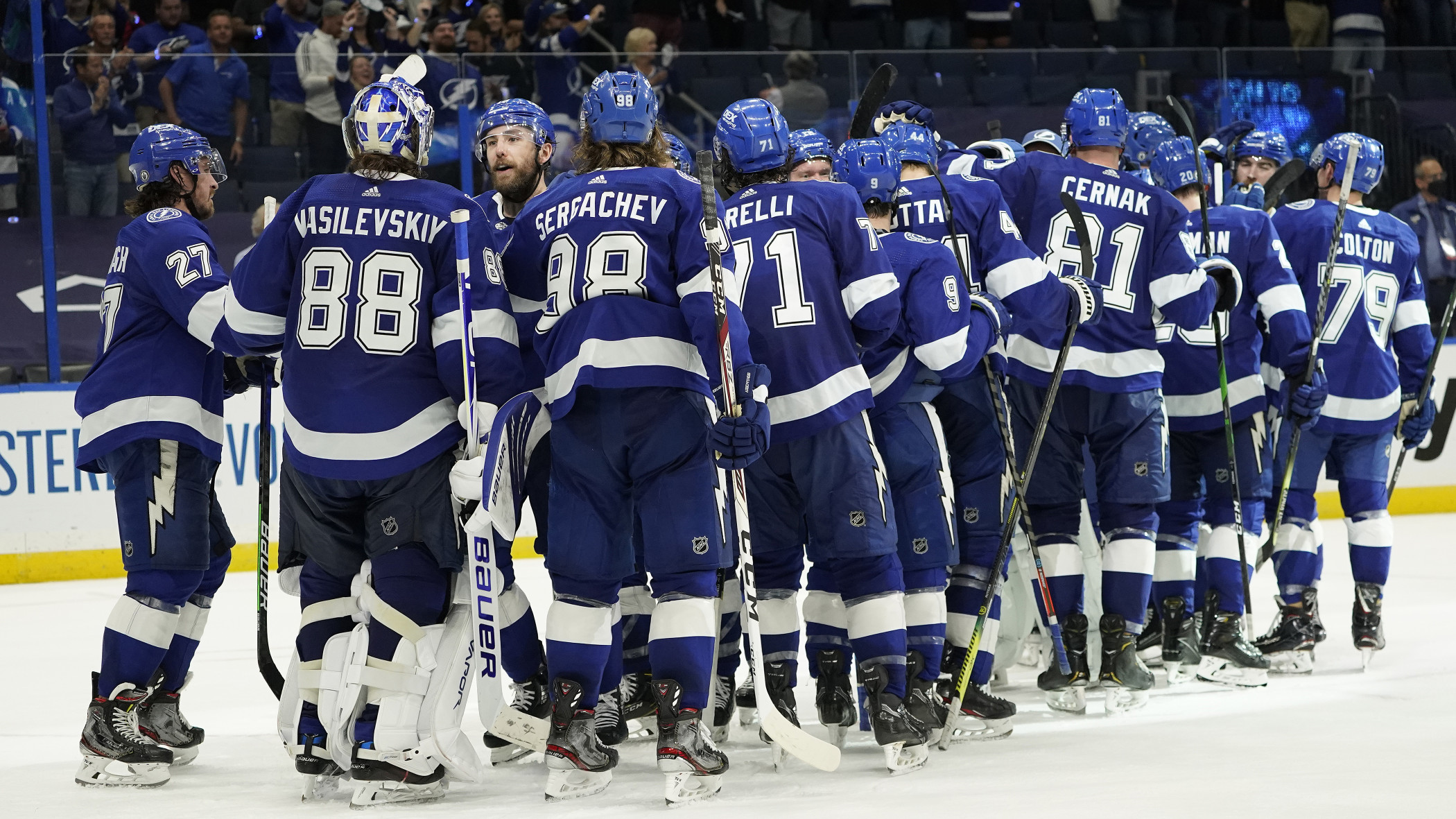 Tampa Bay Lightning fan makes great use of jersey amid Hurricane Ian