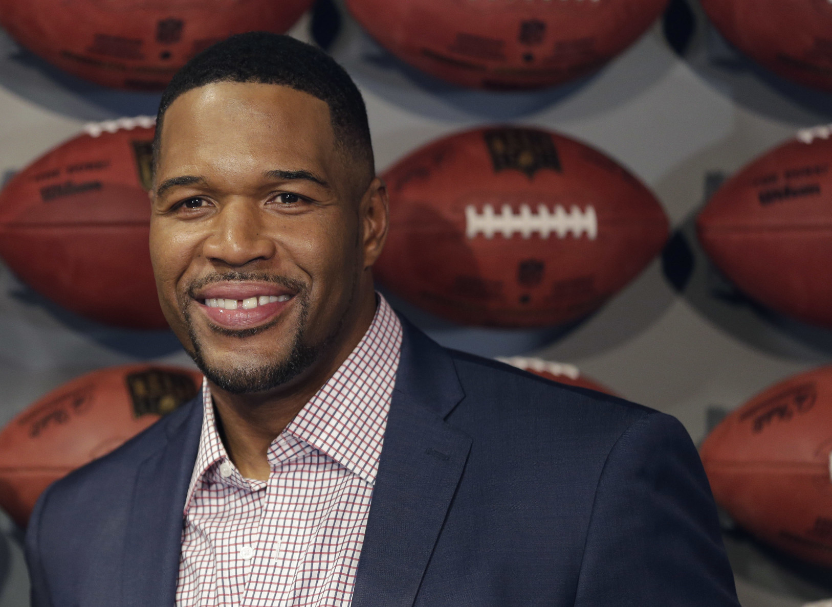 Video: Eli Manning, Former Giants Surprise Michael Strahan for