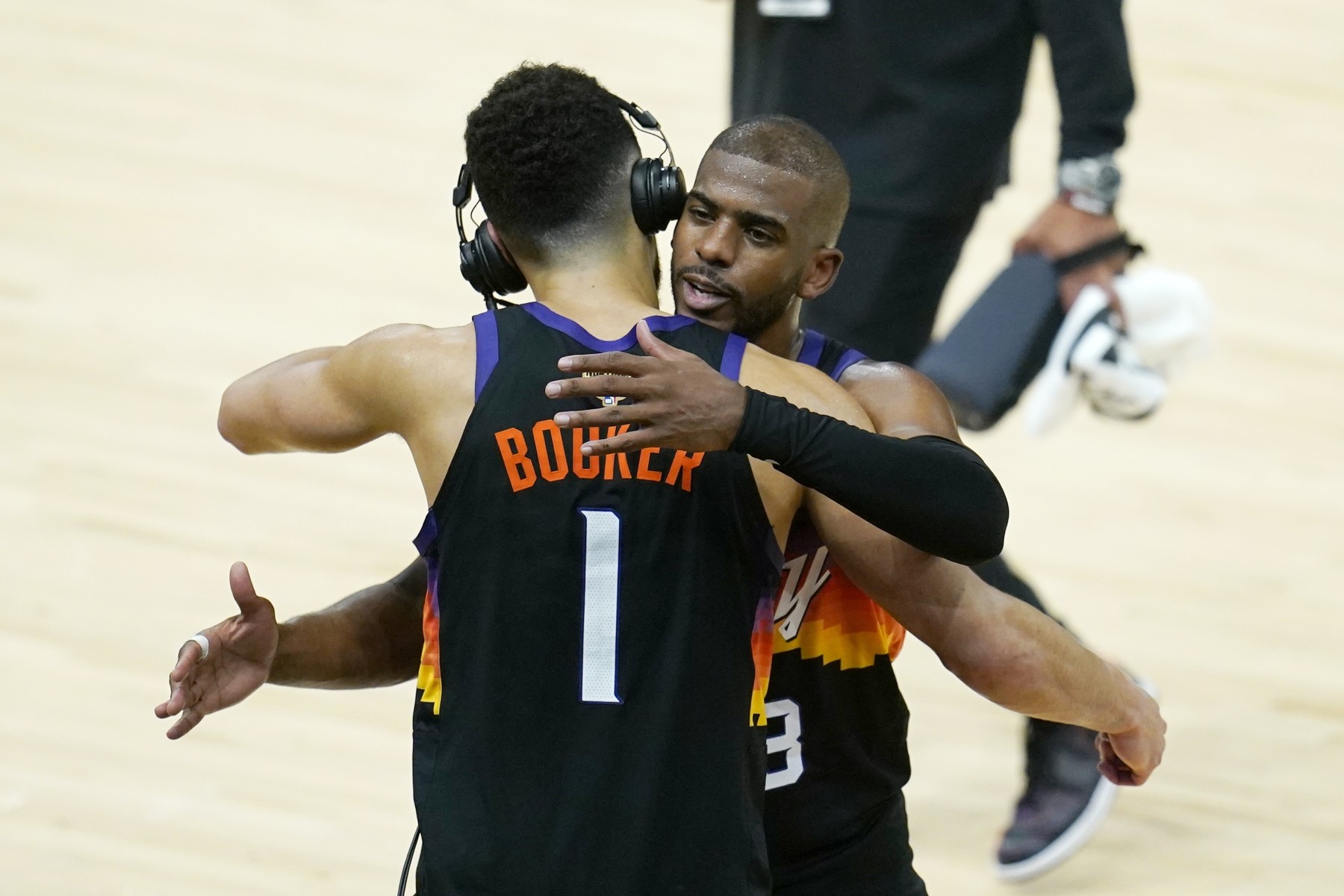 Suns' Devin Booker wins LeagueFits MVP, Chris Paul named to 2nd Team