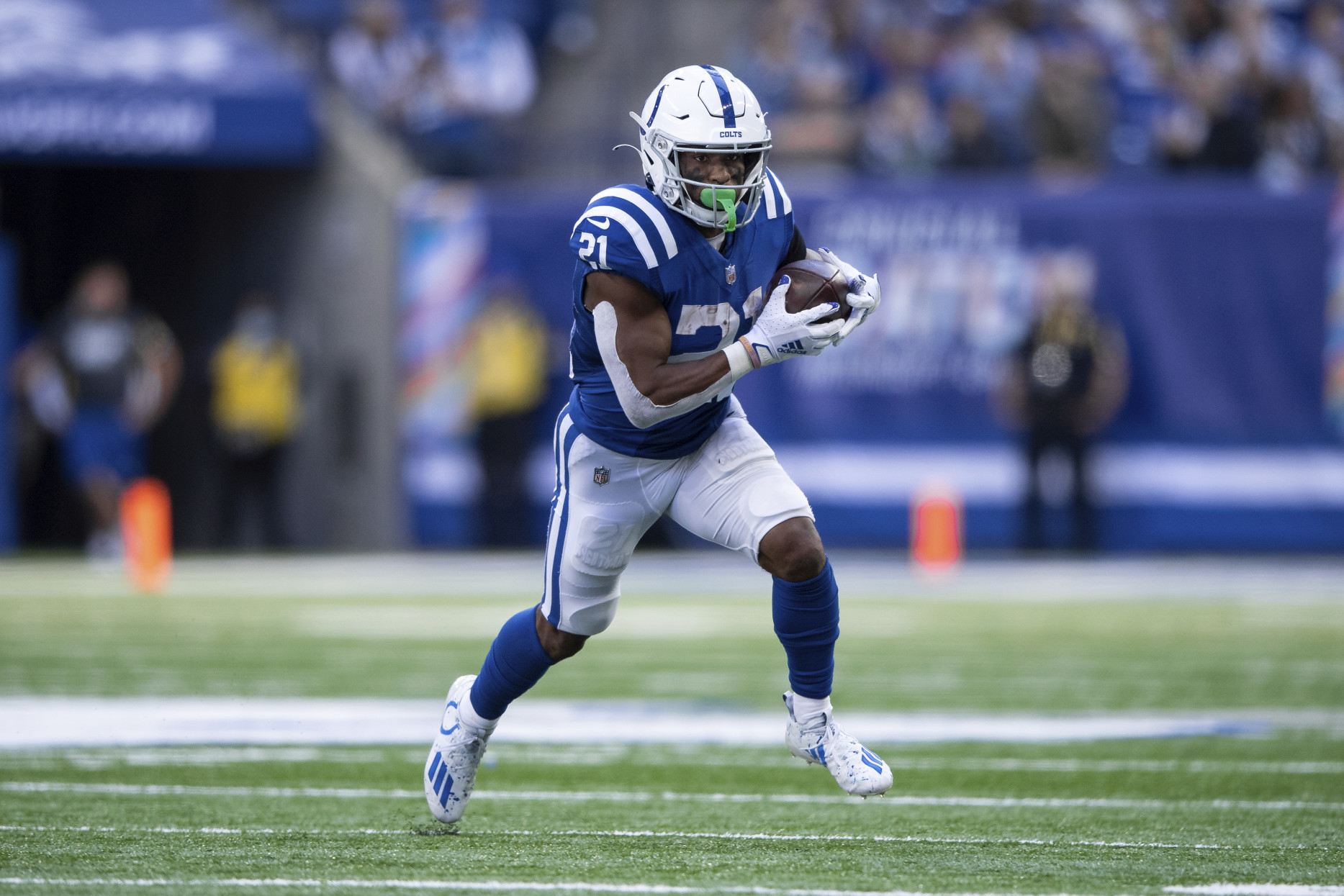 Colts RB Phillip Lindsay seeks spot behind Jonathan Taylor, Hines