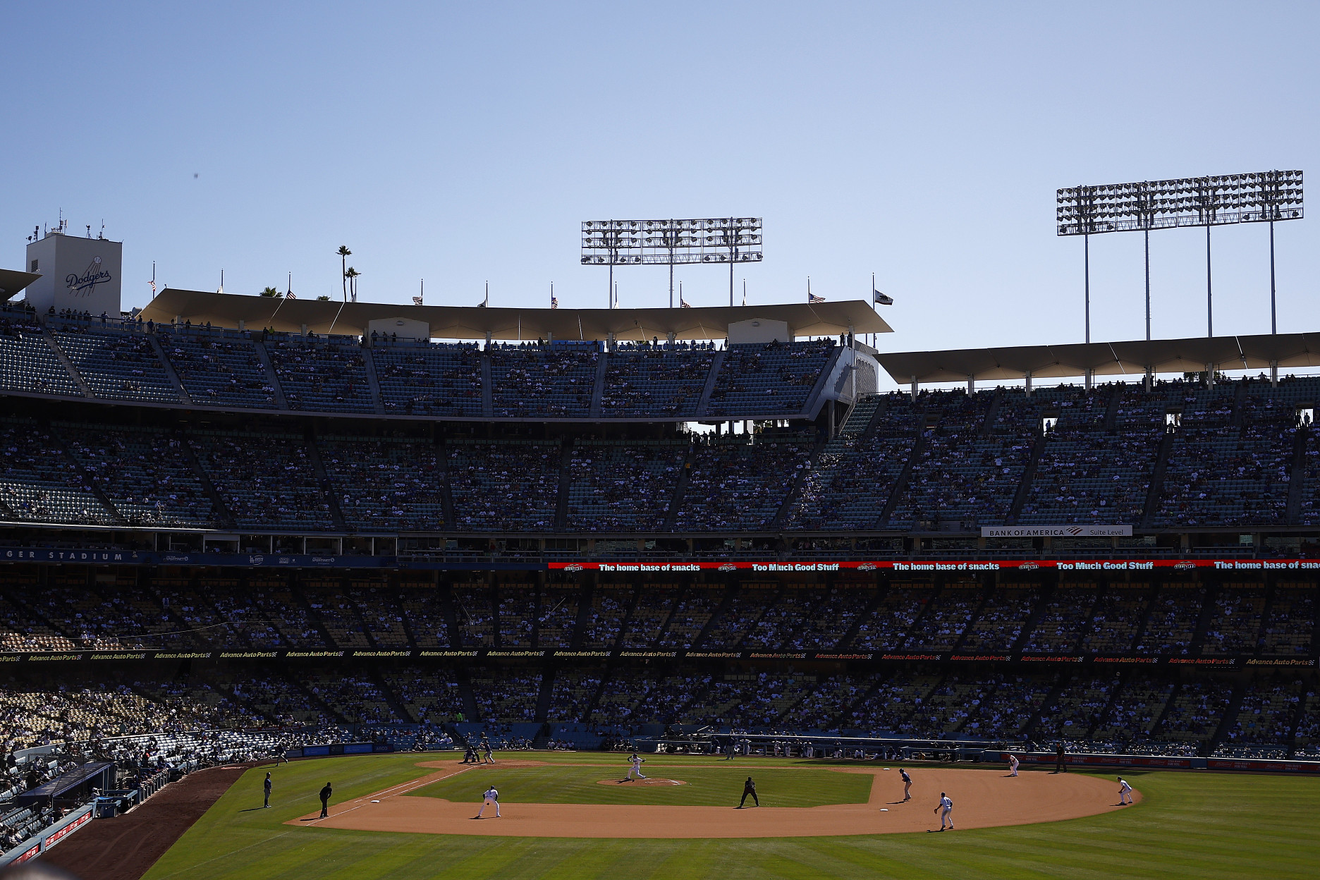 Dodger Stadium concession workers getting a $10 pay raise - Los