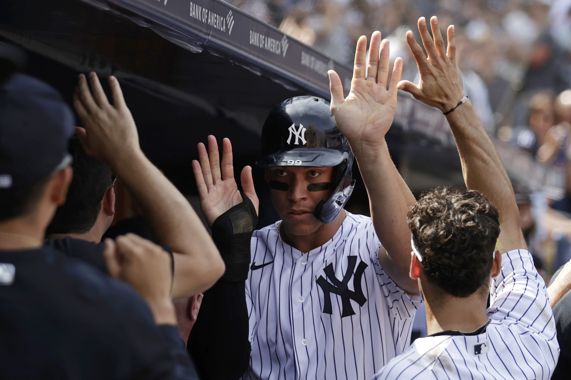 Out Of Control Yankees Fans Ruin New York's Celebration