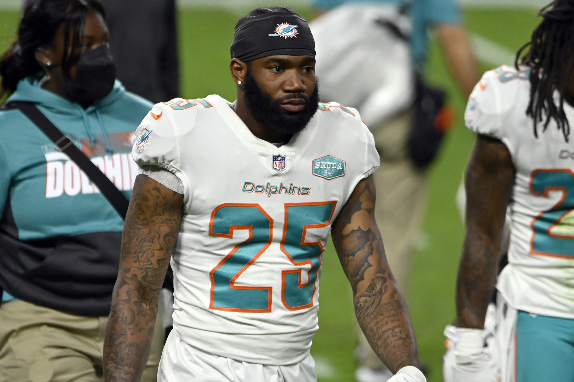 Brian Flores: Dolphins don't want to trade Xavien Howard