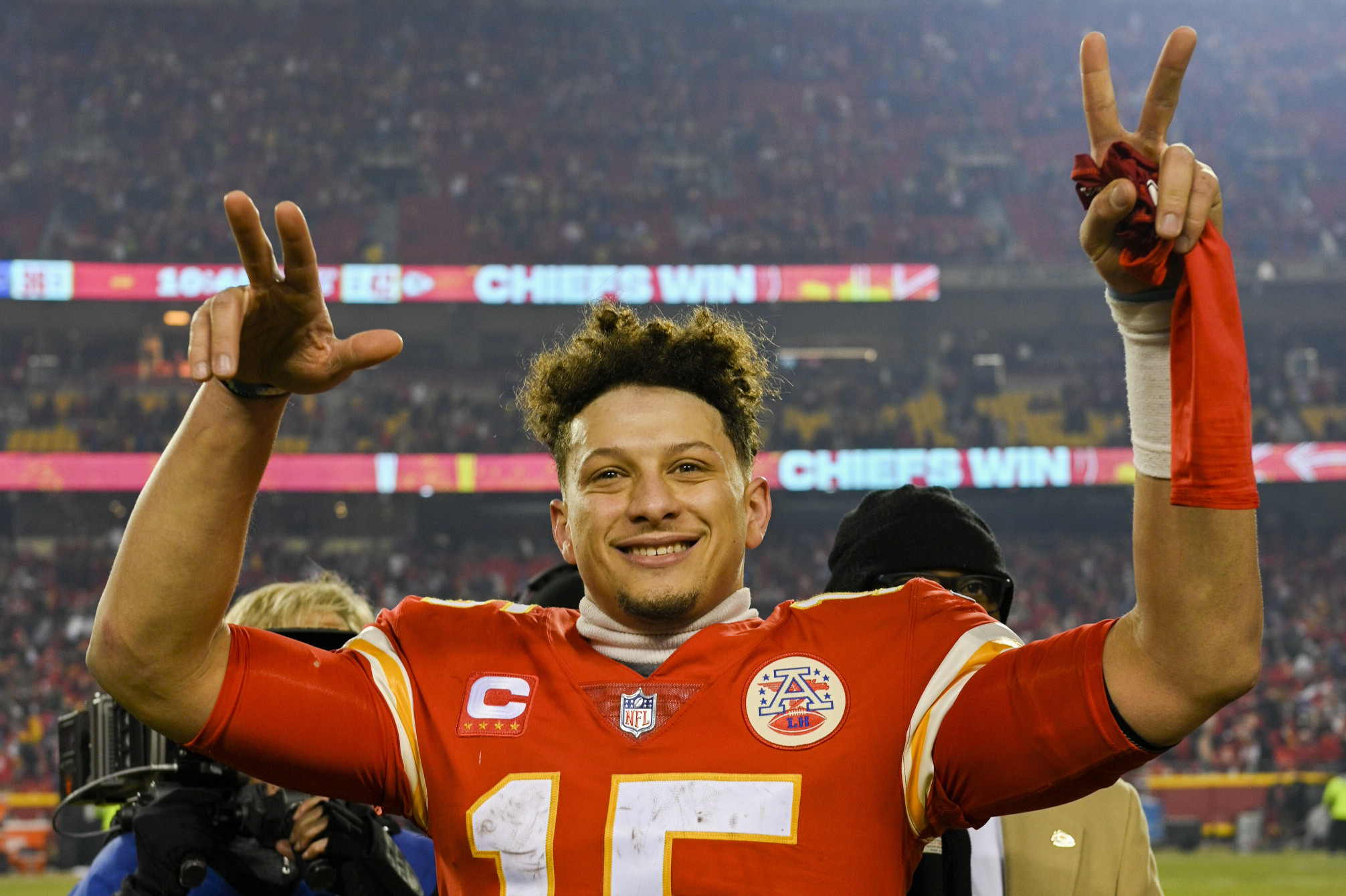 Chiefs stun Bills in Patrick Mahomes-Josh Allen duel