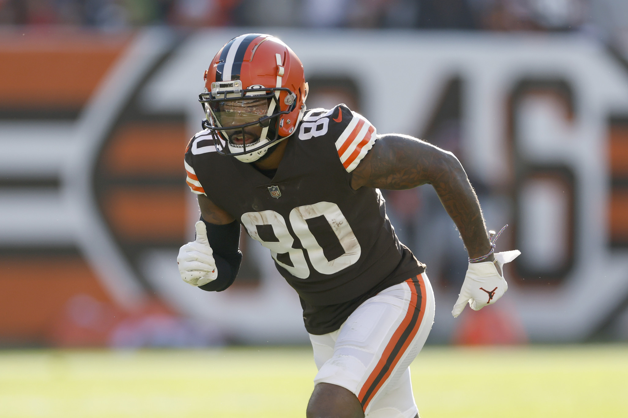 Browns add WR Cooper, release Landry at start of free agency