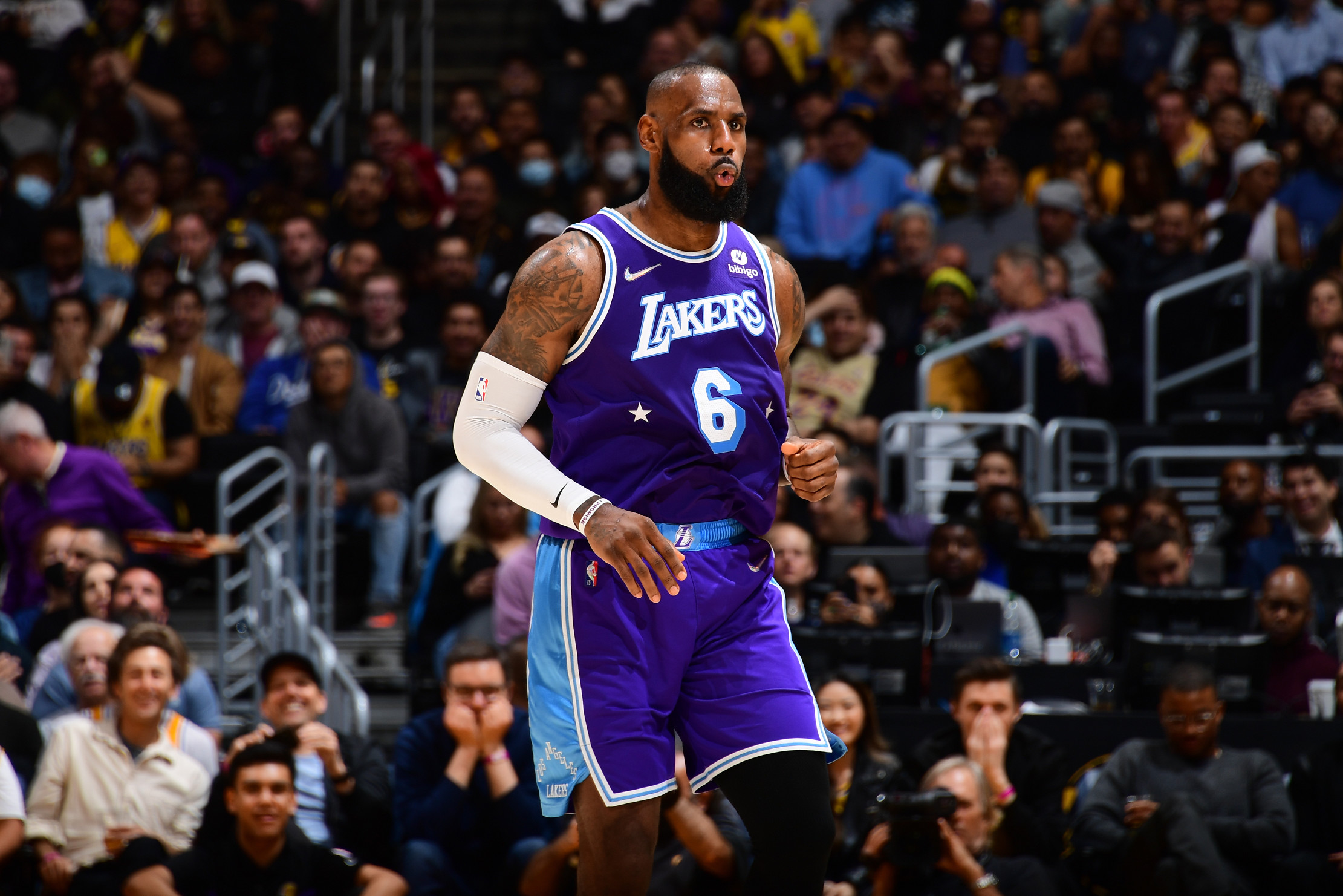 LeBron James and the Lakers, the NBA's biggest sellers of jerseys