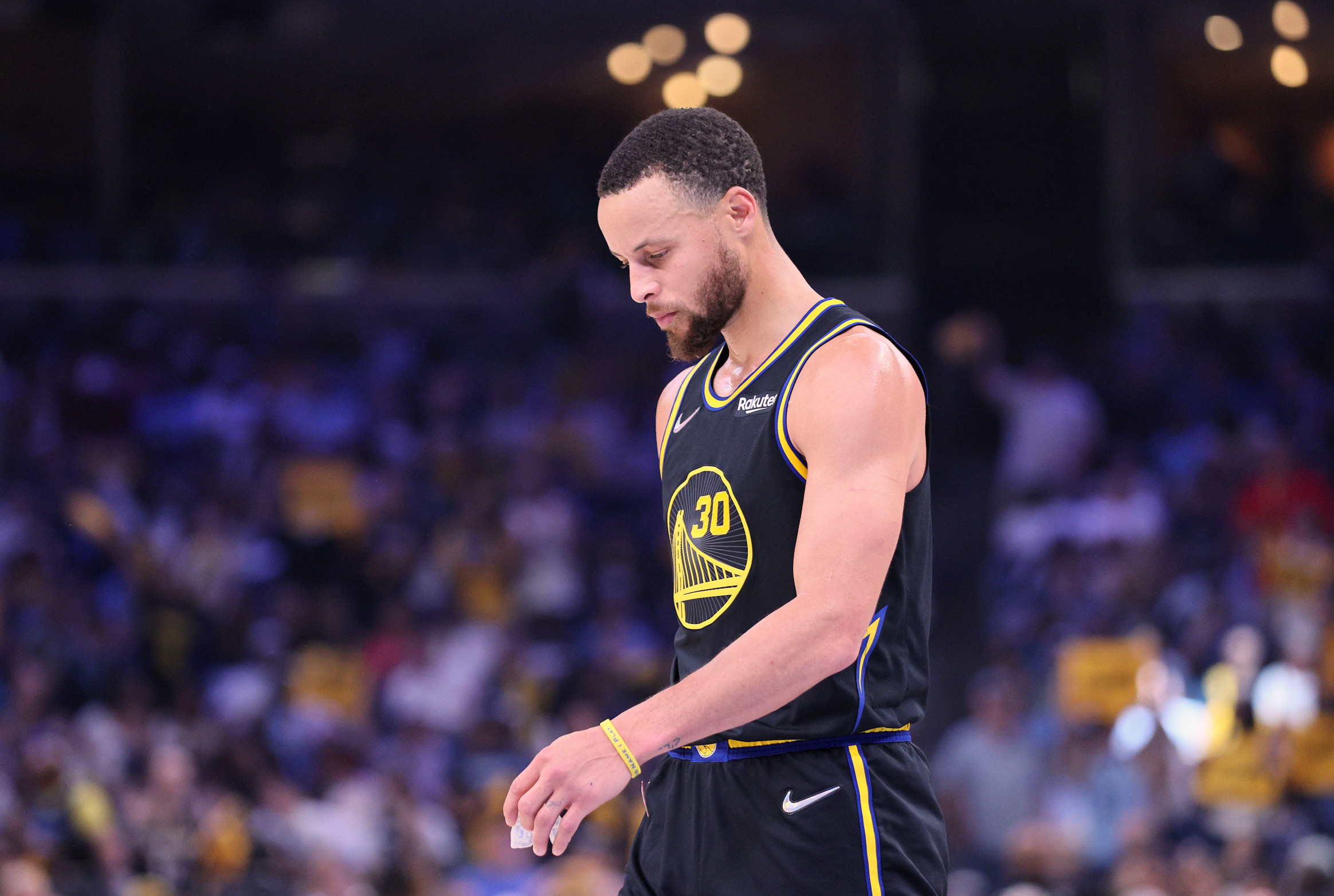 Warriors' loss 'embarrassing,' not just for sleeves