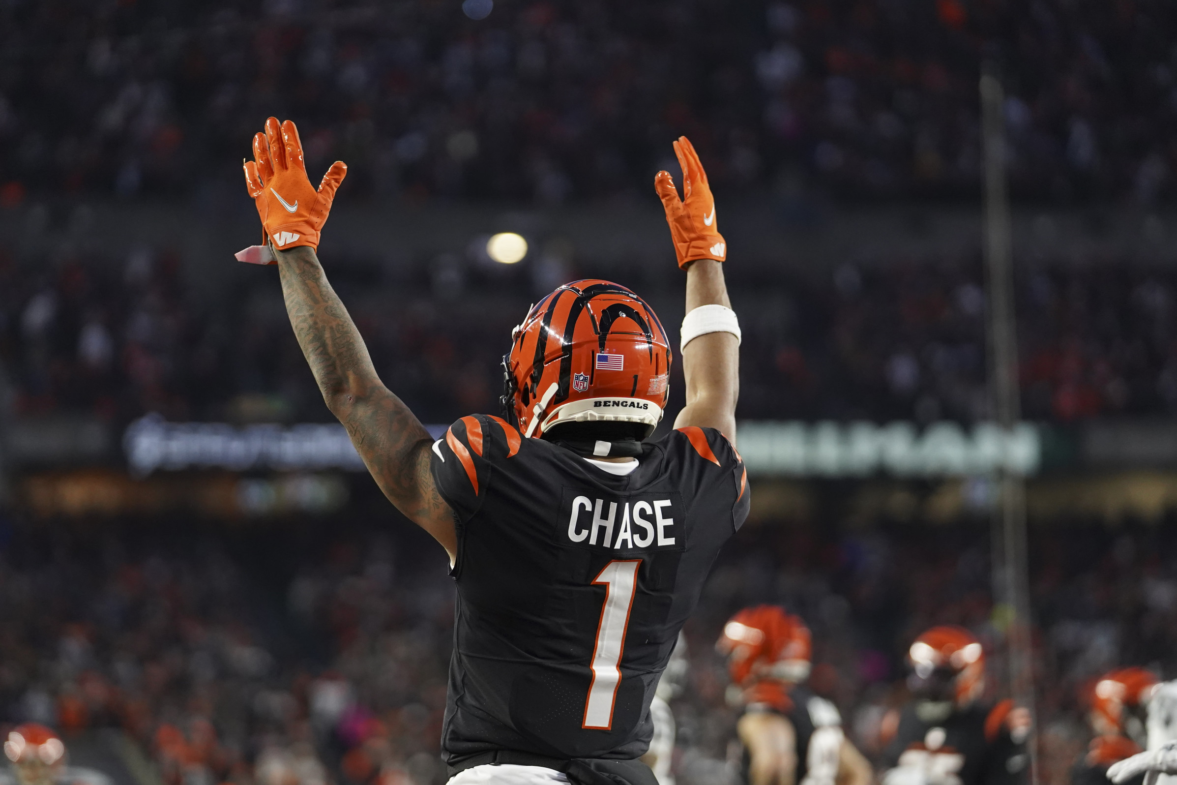 NFL345 on X: Ja'Marr Chase (@Real10jayy__) recorded 266 receiving yards in  today's @Bengals win, the most in a single game by a rookie in @NFL  history. His 1,429 receiving yards this season