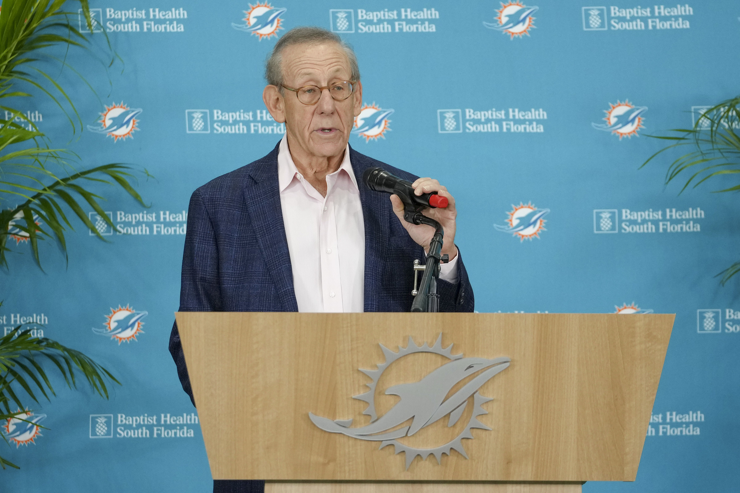 Dolphins owner Stephen Ross refutes rumors he'd sell team