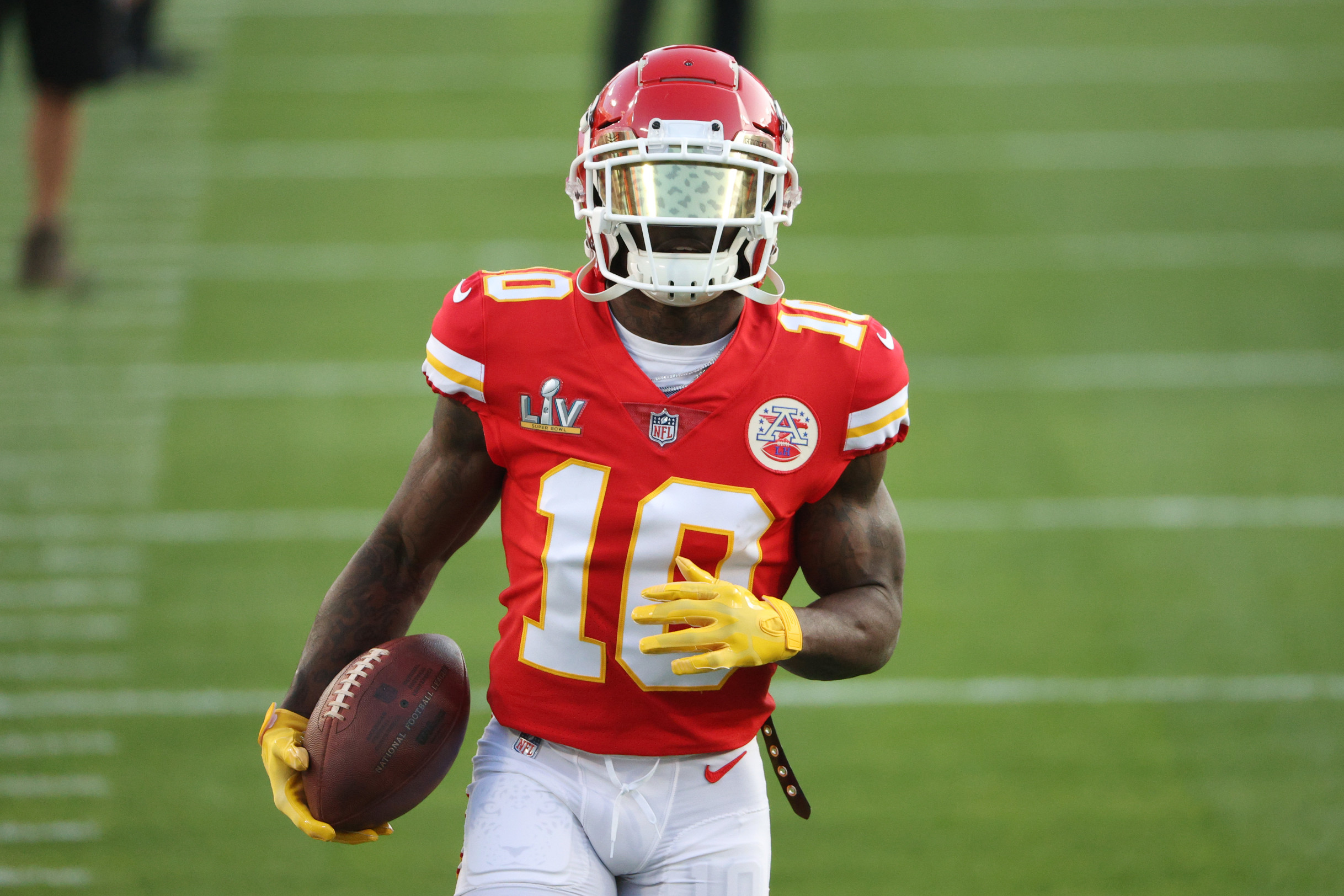 Chiefs reportedly requested to play in first game on