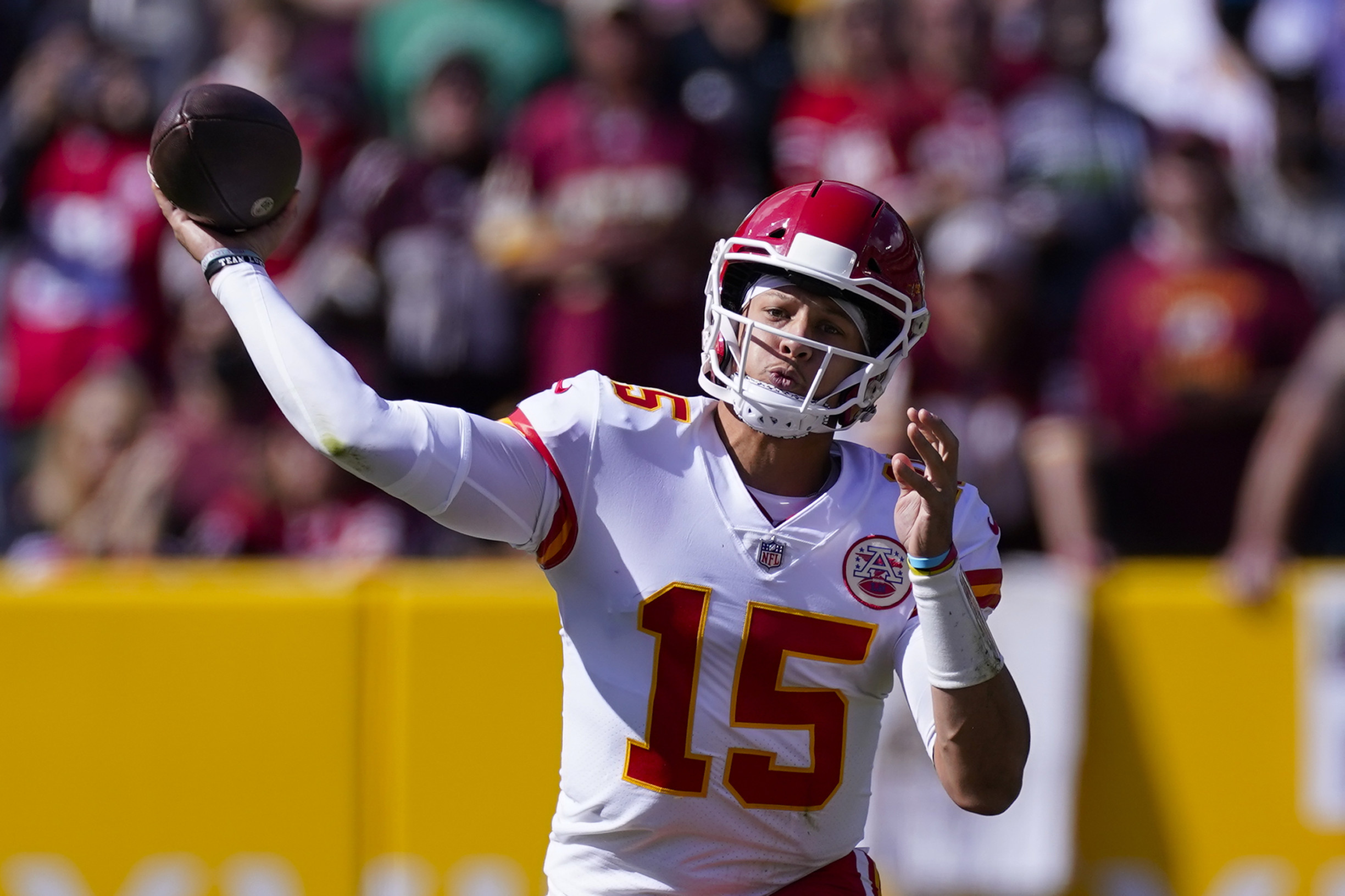 Patrick Mahomes' mom says interception off Tyreek Hill's hands shouldn't  hurt QB's stats - NBC Sports