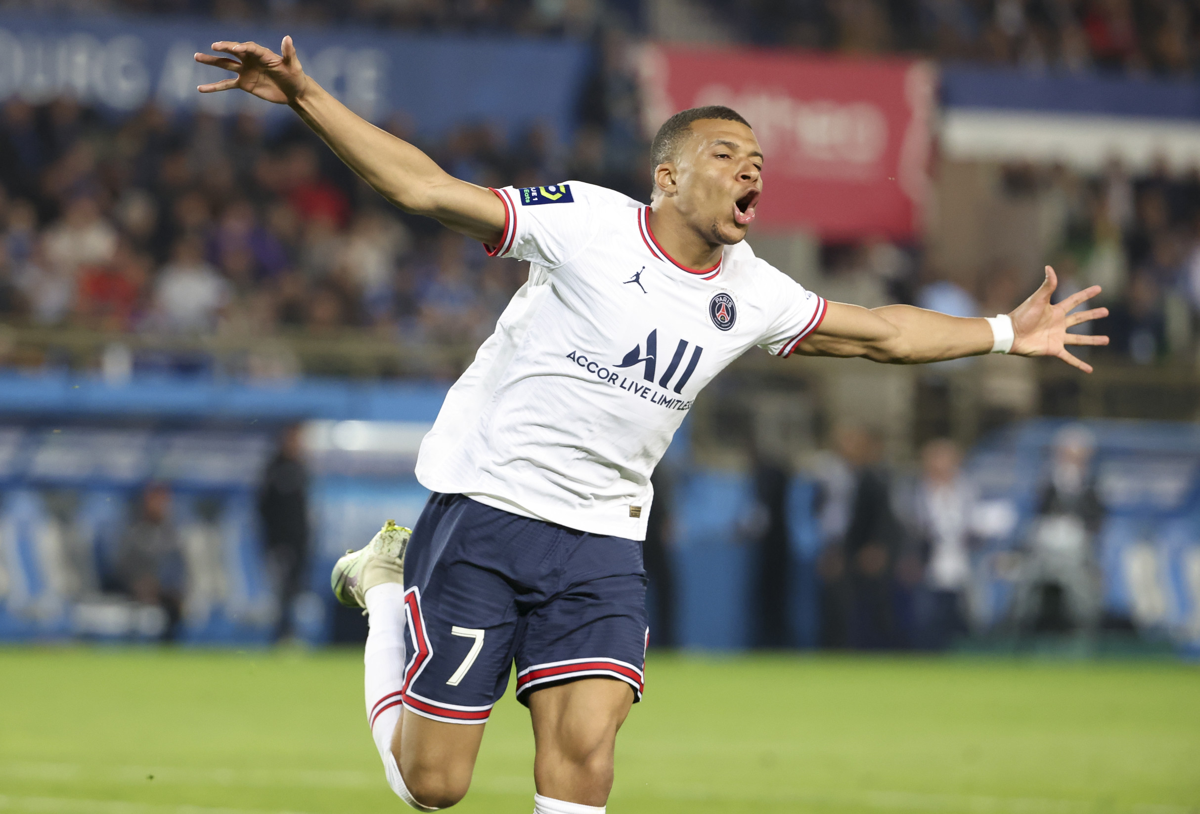 Kylian Mbappé agrees to three-year contract extension with Paris  Saint-Germain, snubbing Real Madrid