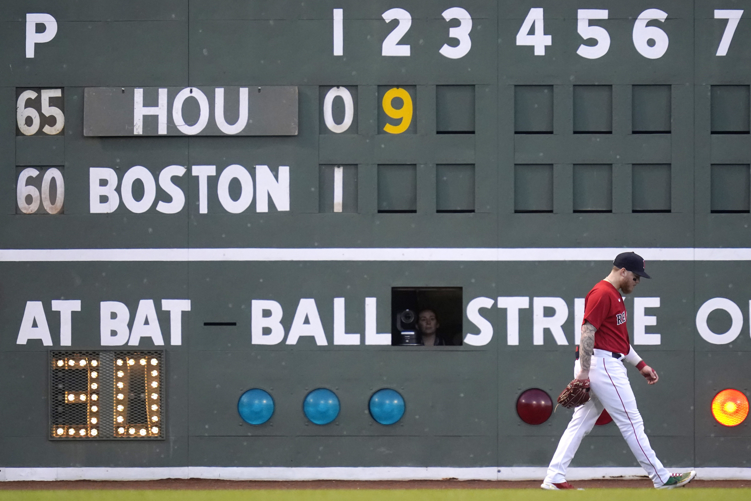 Red Sox fan makes catch of the night — in his first game in the Green  Monster seats - The Boston Globe