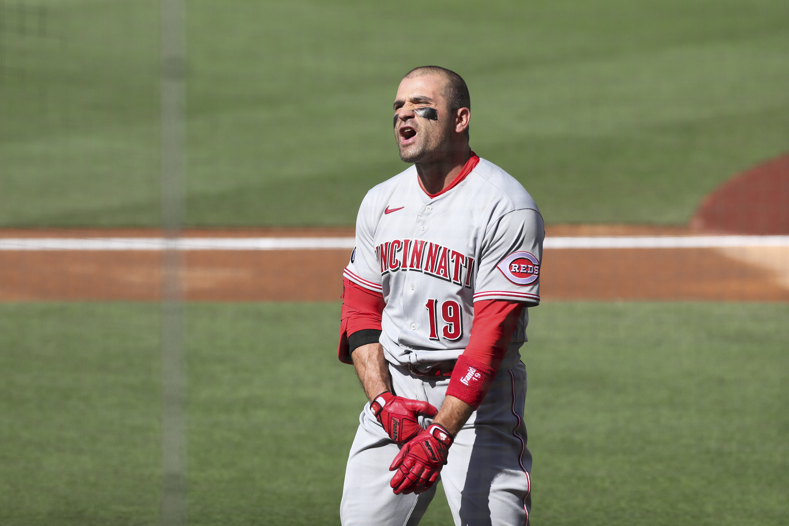 Joey Votto ejected: Reds first baseman tossed in last game of season,  possible final game before retirement 