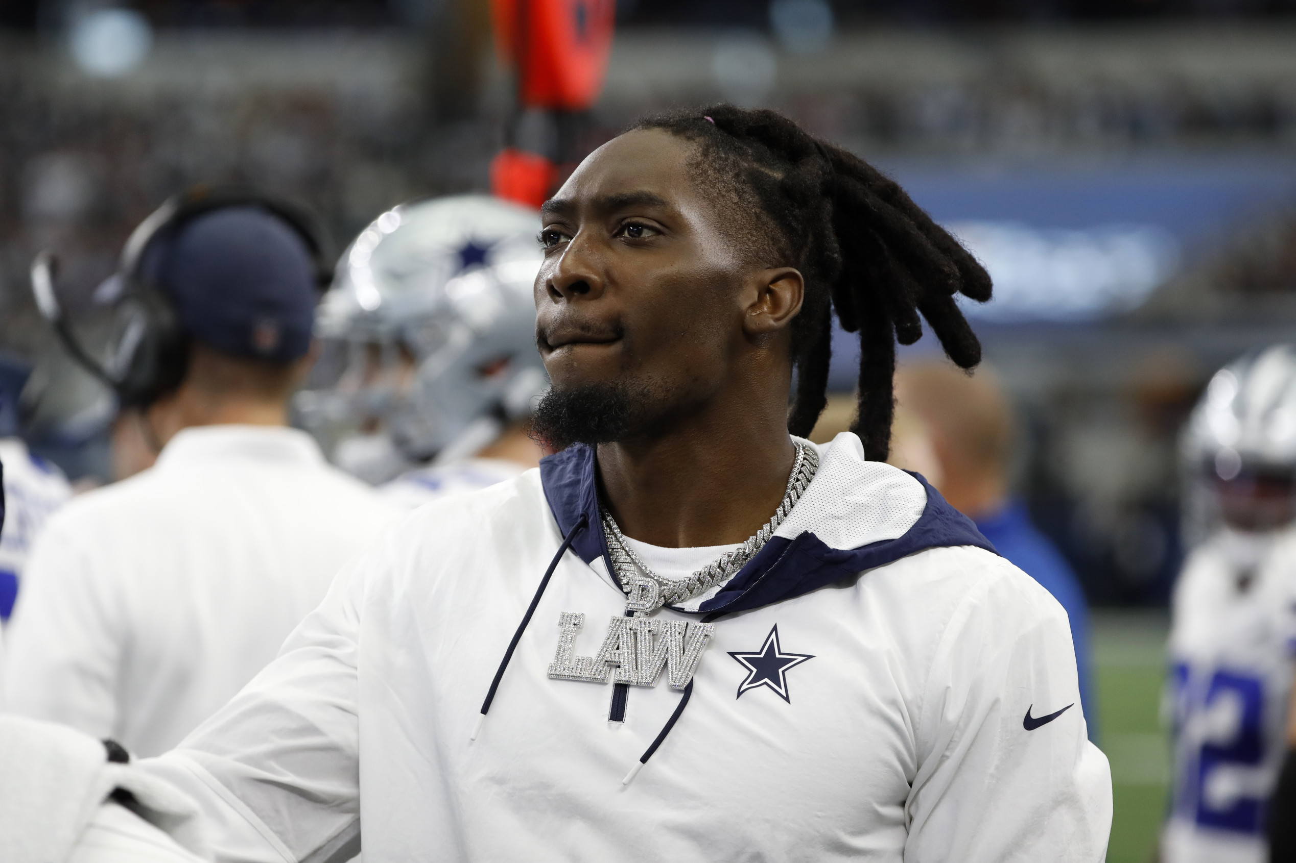 Cowboys pass rusher DeMarcus Lawrence suffers foot injury in practice