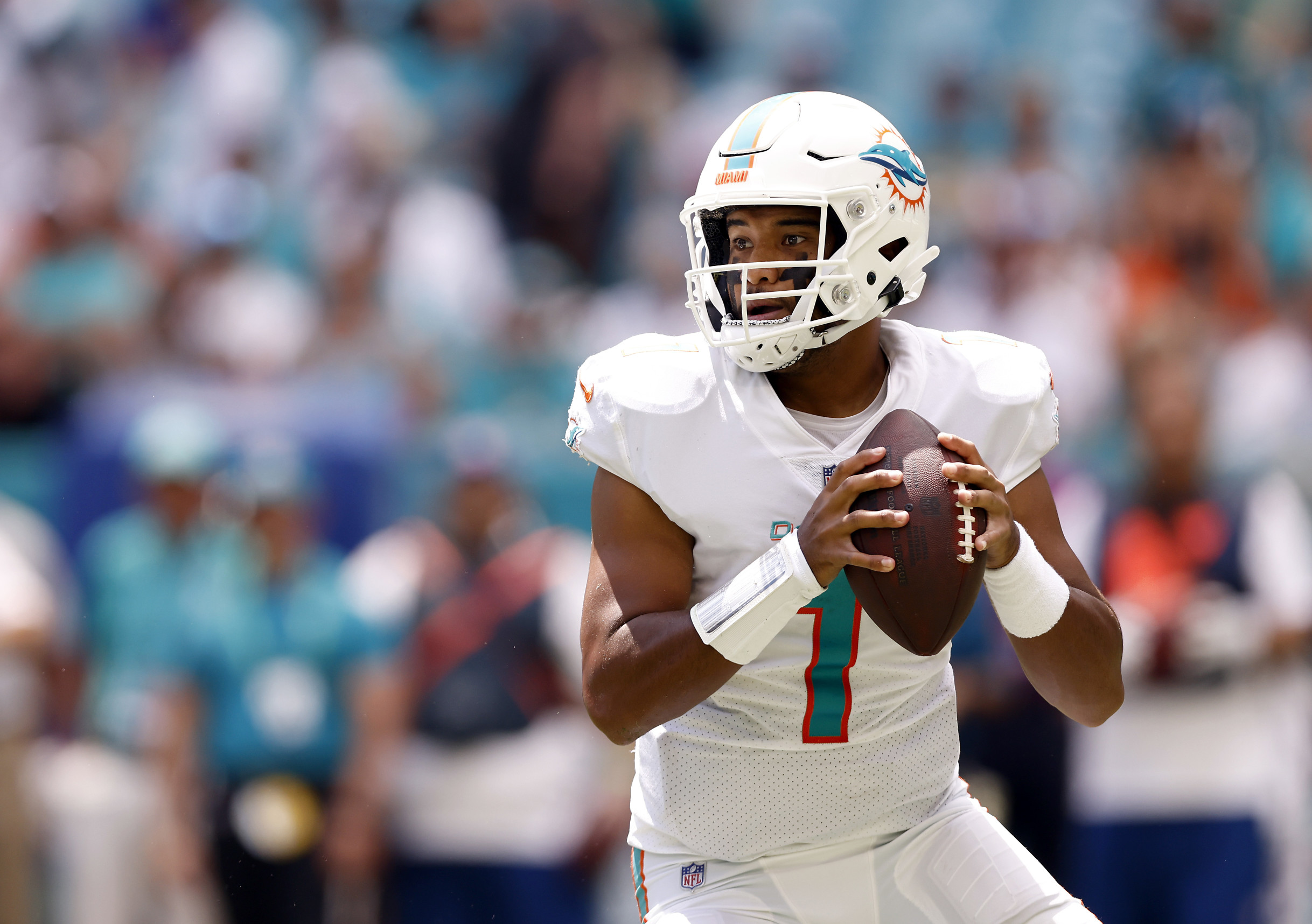 Dolphins QB Tua Tagovailoa struggles in Sunday practice