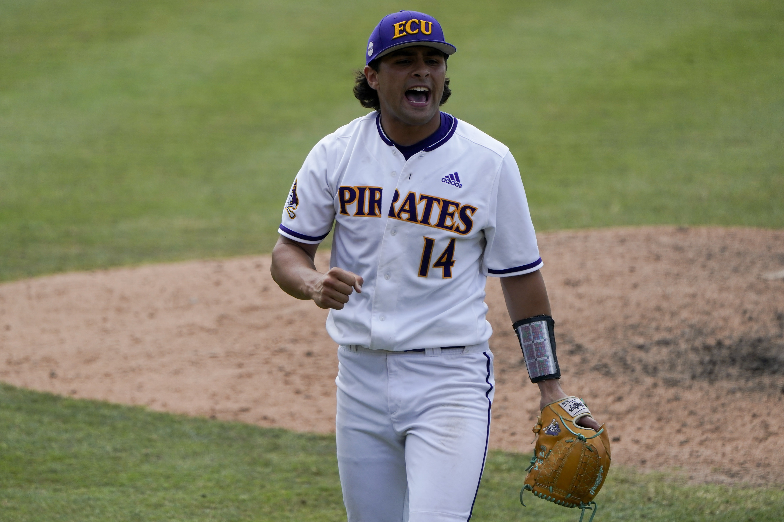 ECU vs. Texas baseball video highlights, score in Friday's Game 1