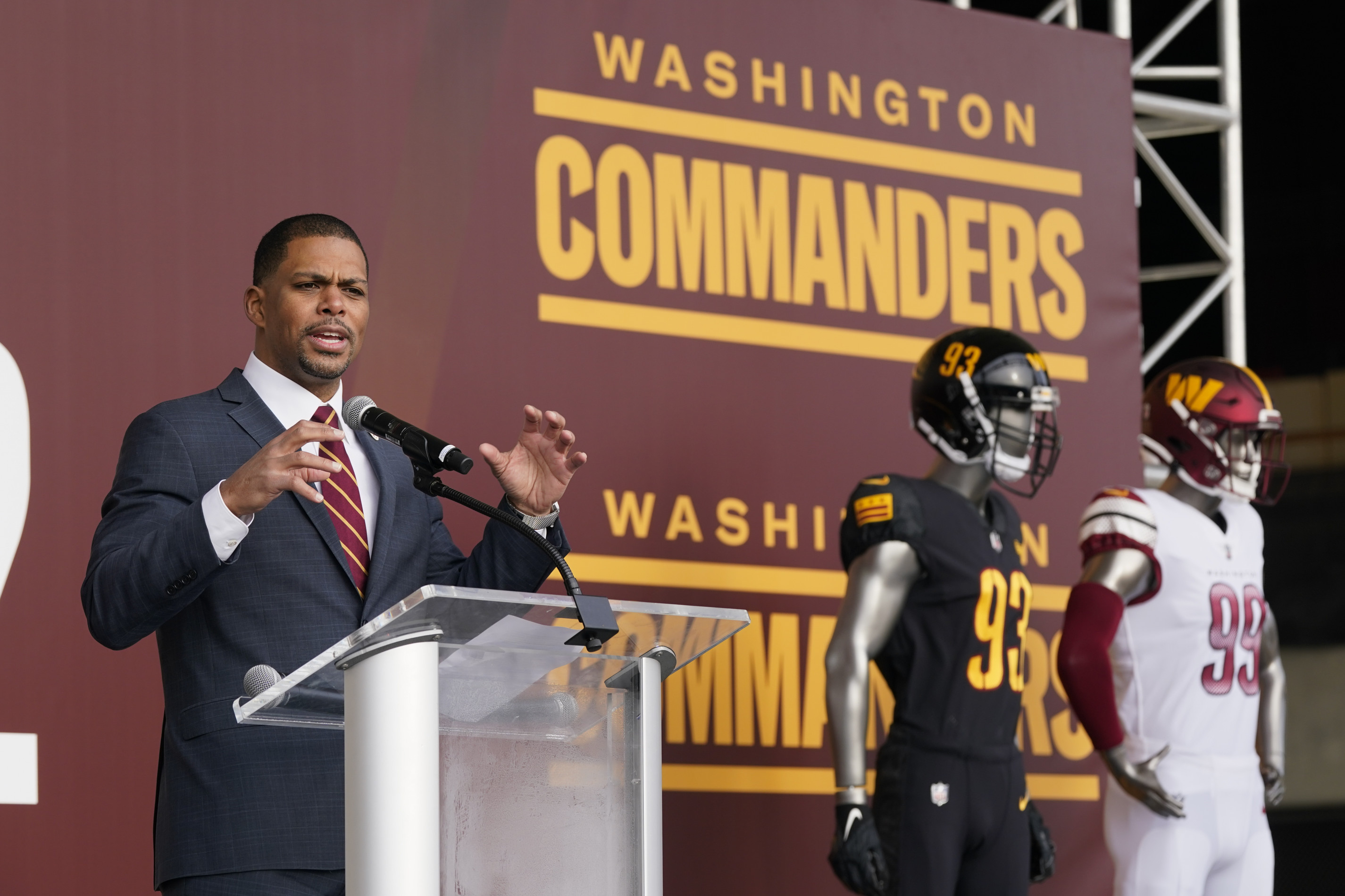 Washington Commanders Unveiled as New Nickname with New Logo, Uniforms and  Design, News, Scores, Highlights, Stats, and Rumors