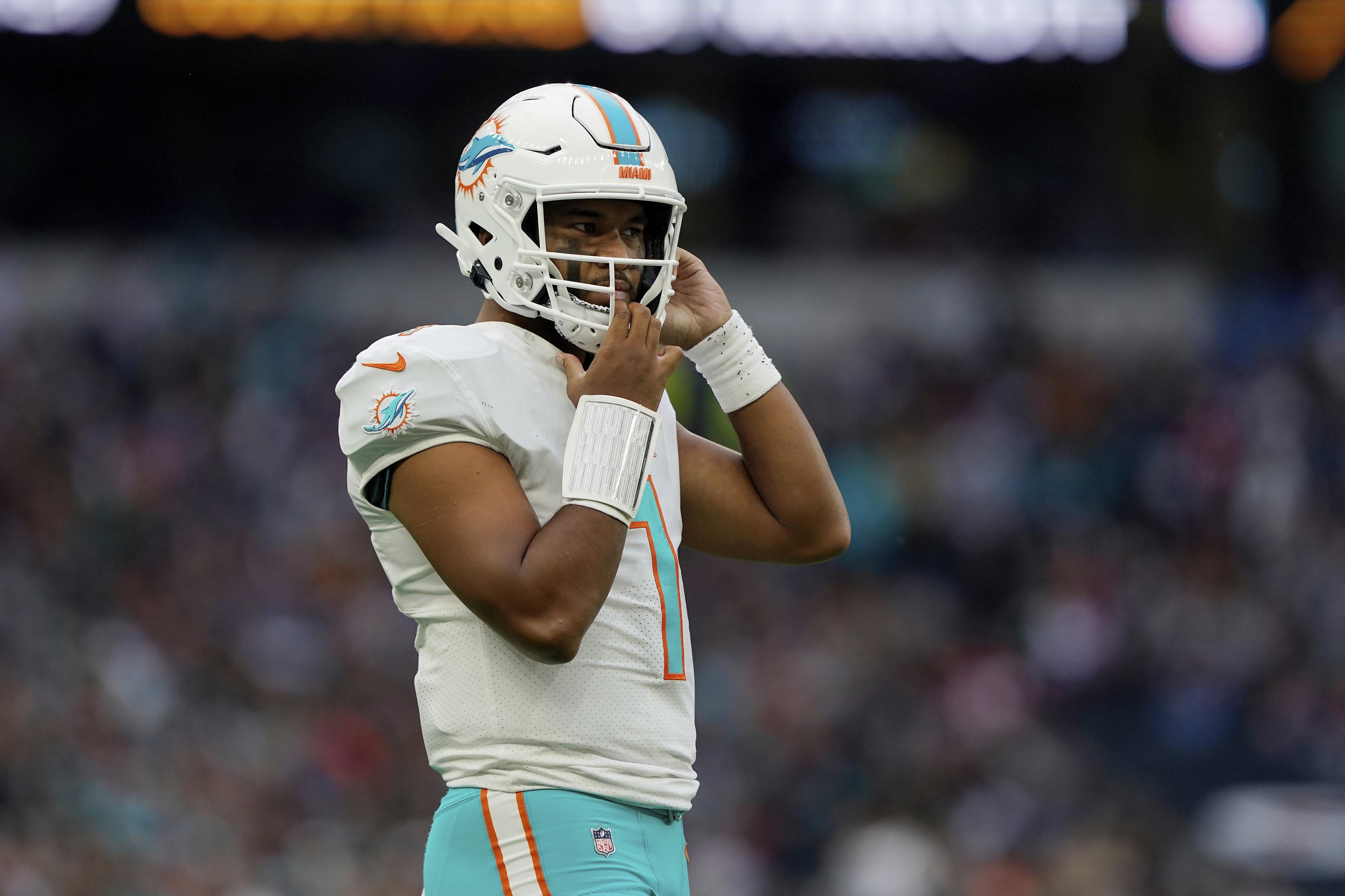 Dolphins' Brian Flores backs Tua Tagovailoa amid report of doubts