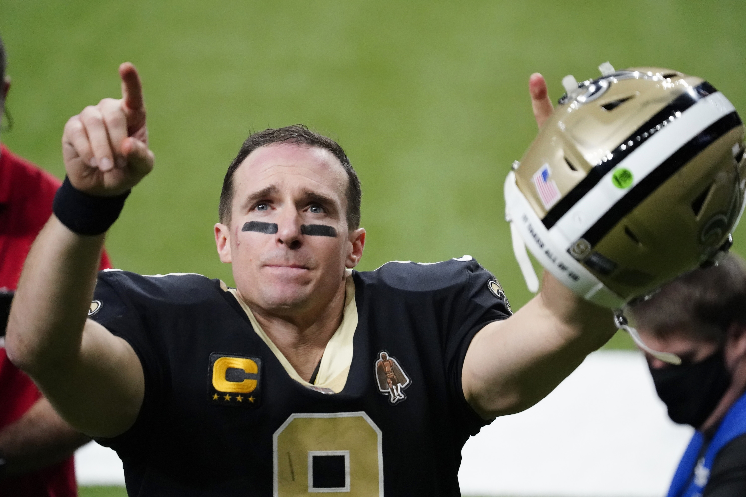 New Orleans Saints and former San Diego quarterback Drew Brees and General  Manager Mickey Loomis, right, hold a Saints jersey presented to Brees  during a news conference at the New Orleans Saints