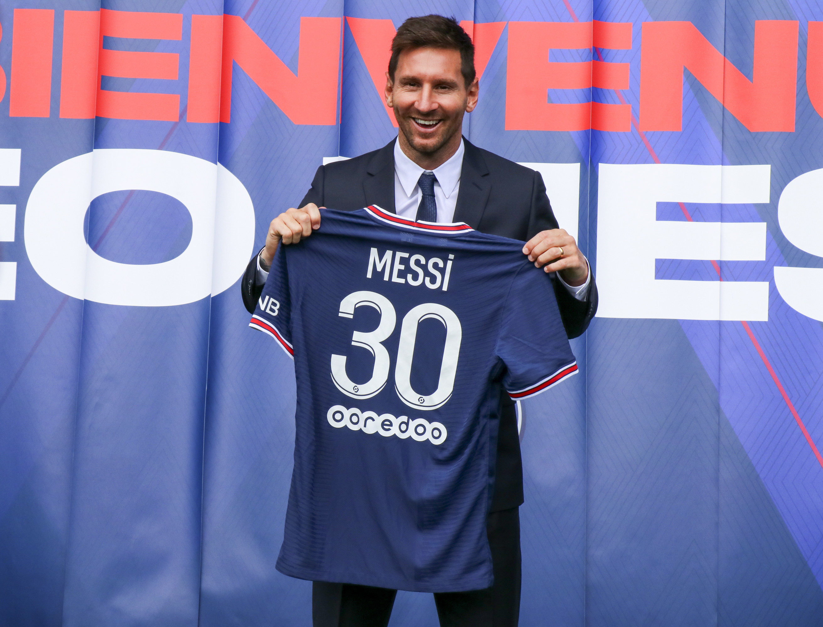 Messi's shirt sold out on PSG's official online store in 30