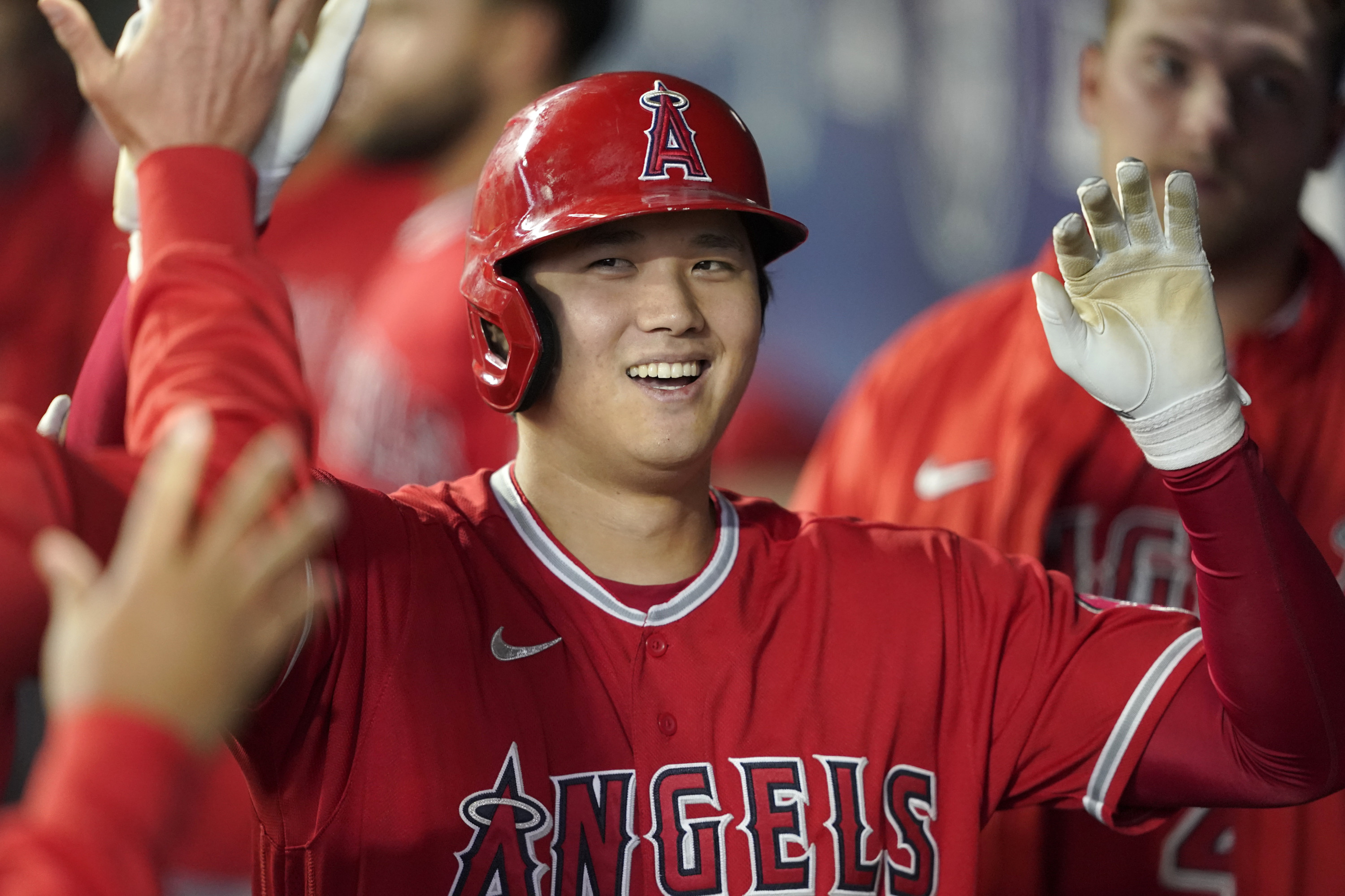 Shohei Ohtani (R) and Los Angeles Angels teammate Mike Trout