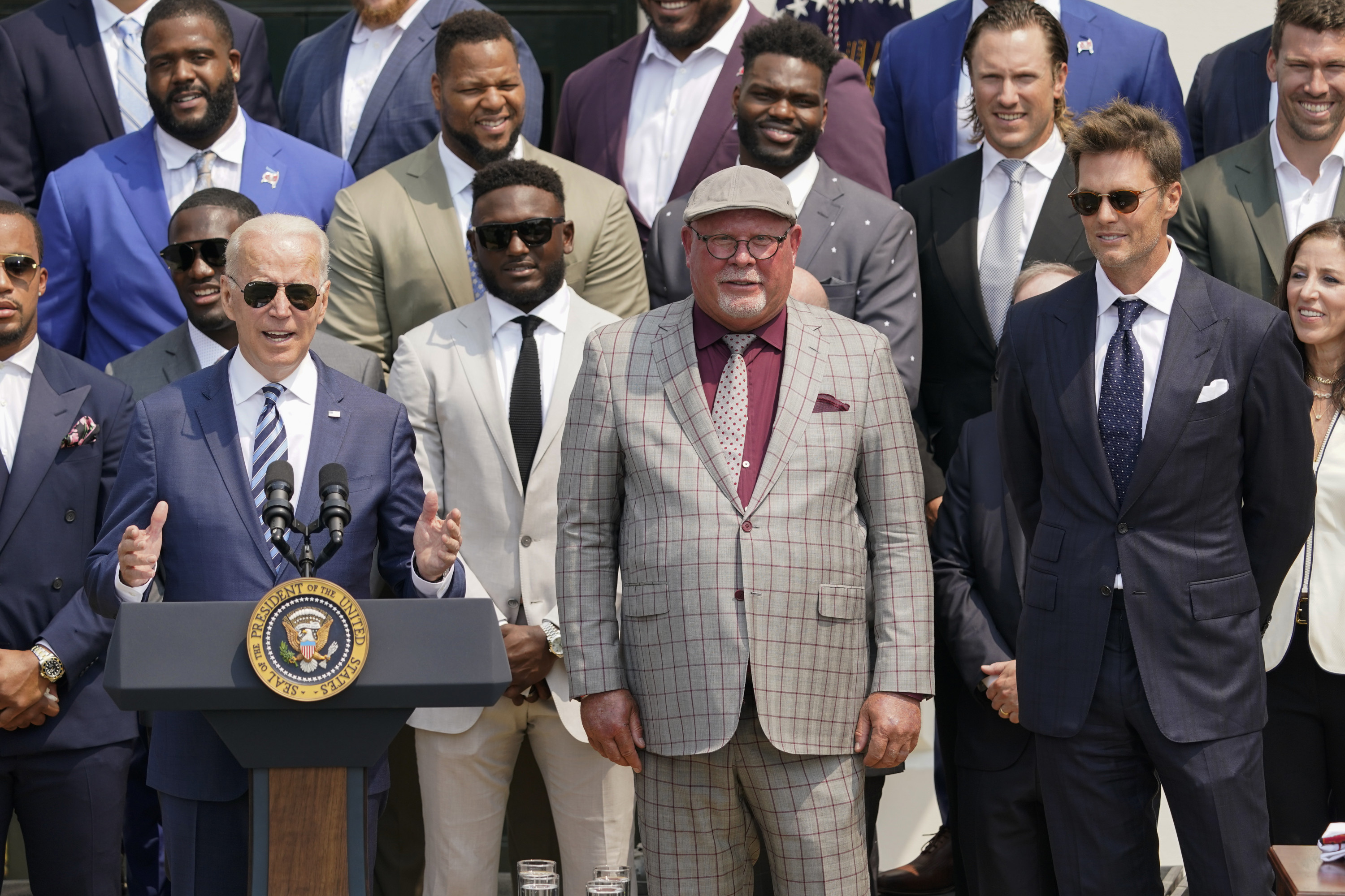 Biden will invite Super Bowl champs Bucs, Lakers to White House