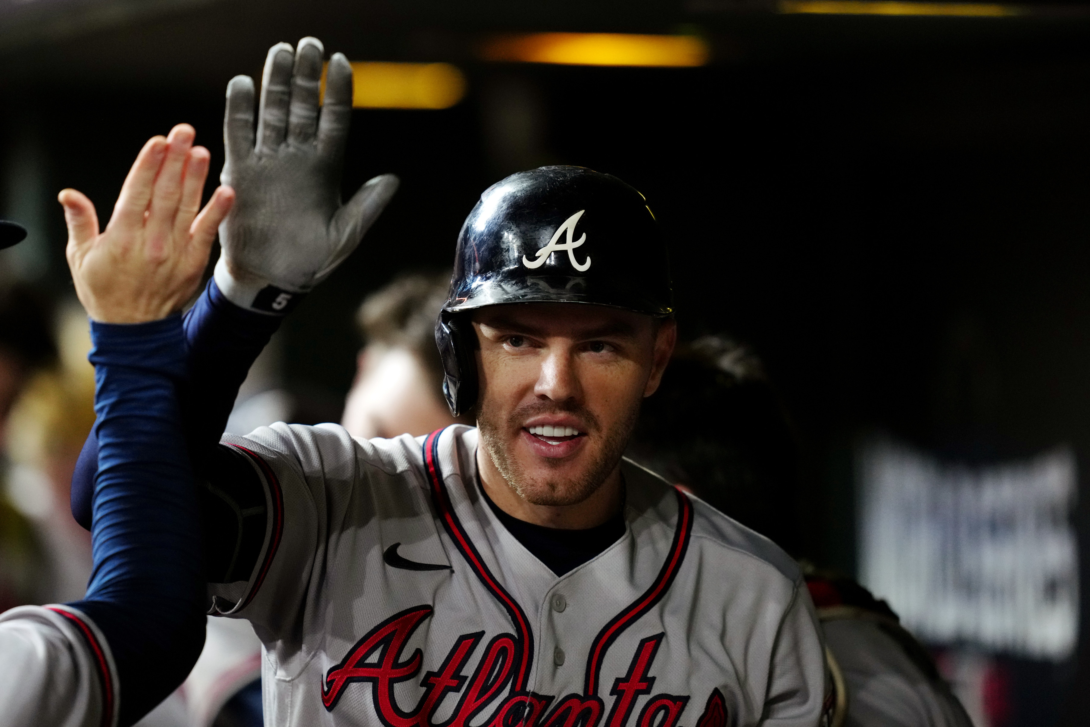 Freddie Freeman agrees to six year, $162M deal with Dodgers
