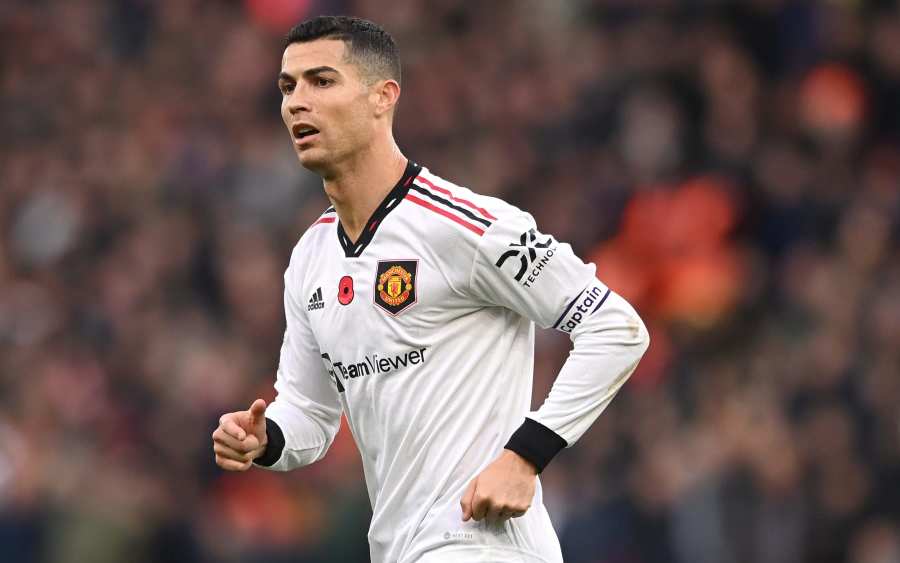 Cristiano Ronaldo says he feels 'betrayed' by Man United, claims execs are  trying to push him out of the club - Yahoo Sports