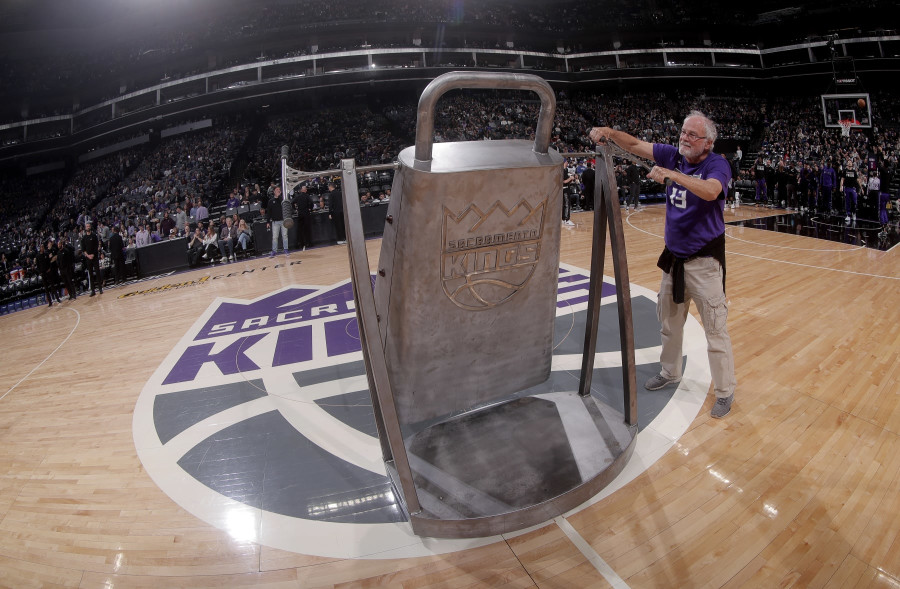 Why Kings fans aren't allowed to bring cowbells into Chase Center