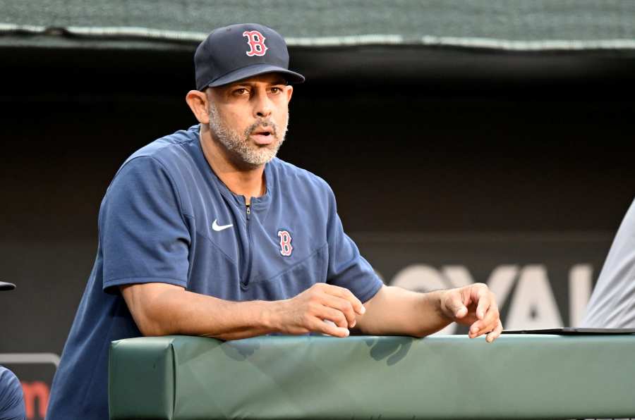 Mastrodonato: How Red Sox manager Alex Cora 'managed like it was a playoff  game' to steal a win vs. Blue Jays